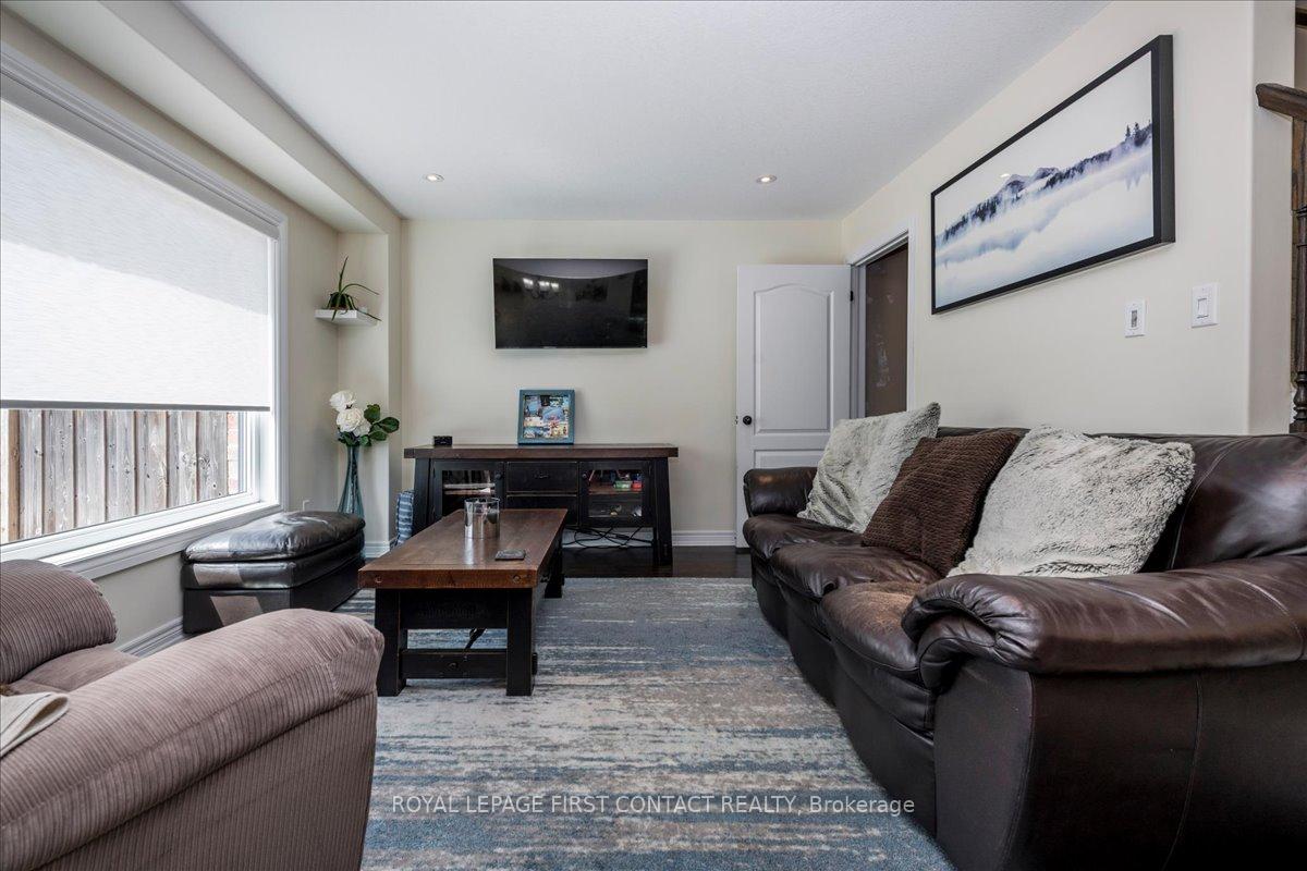 Photo 11 of 182 Banting Crescent, Essa, Angus — HOMEH
