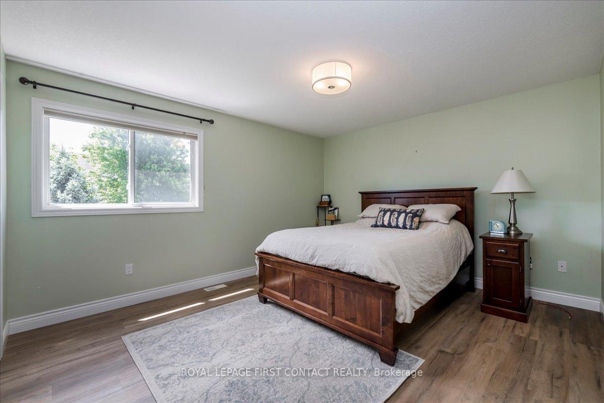Photo 13 of 182 Banting Crescent, Essa, Angus — HOMEH