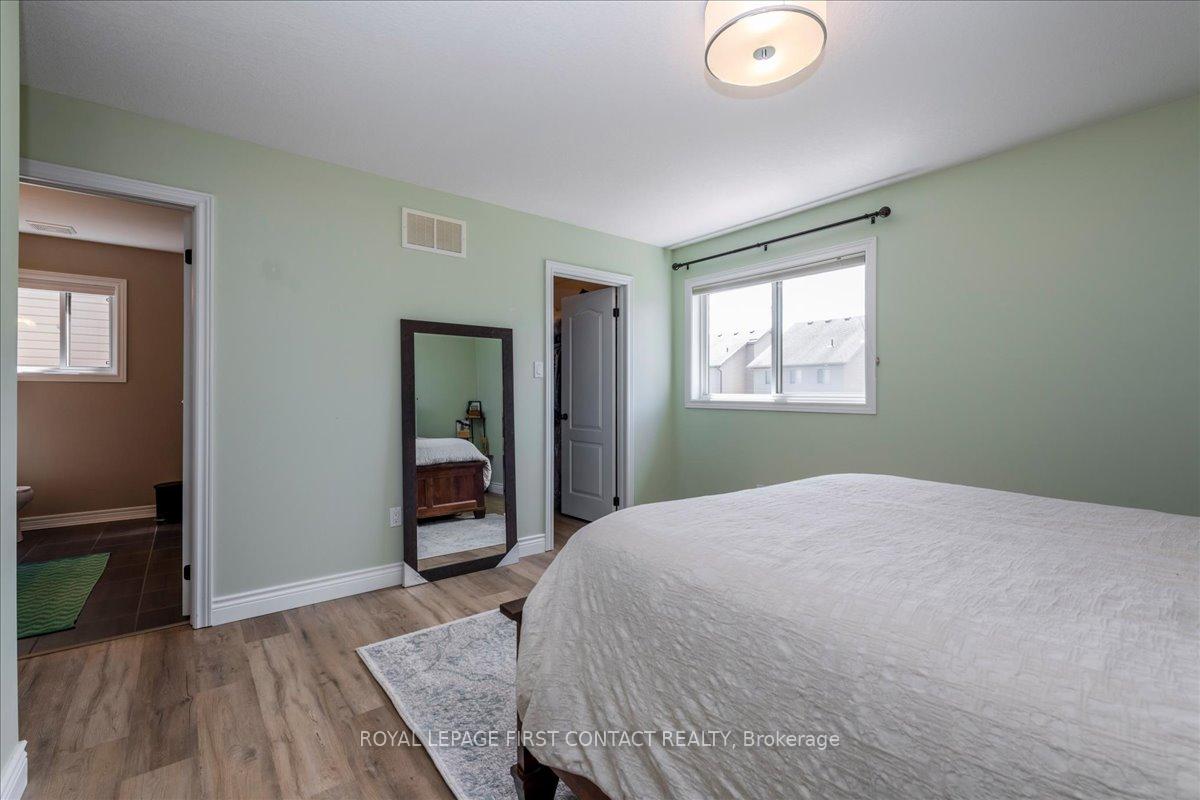 Photo 14 of 182 Banting Crescent, Essa, Angus — HOMEH