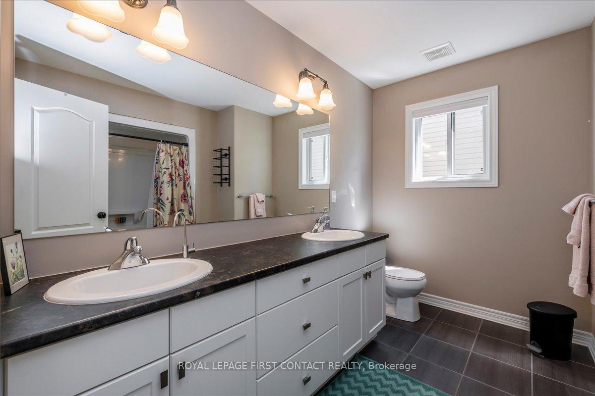 Photo 15 of 182 Banting Crescent, Essa, Angus — HOMEH