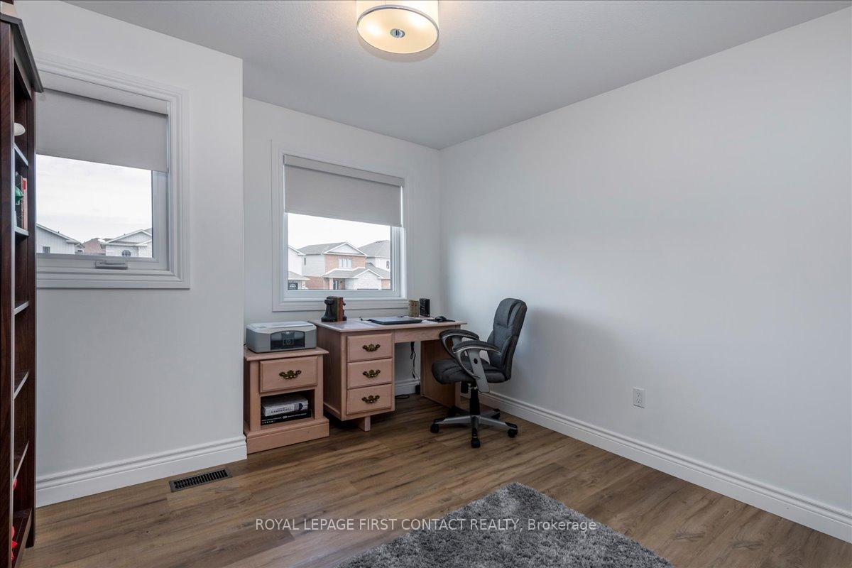 Photo 16 of 182 Banting Crescent, Essa, Angus — HOMEH
