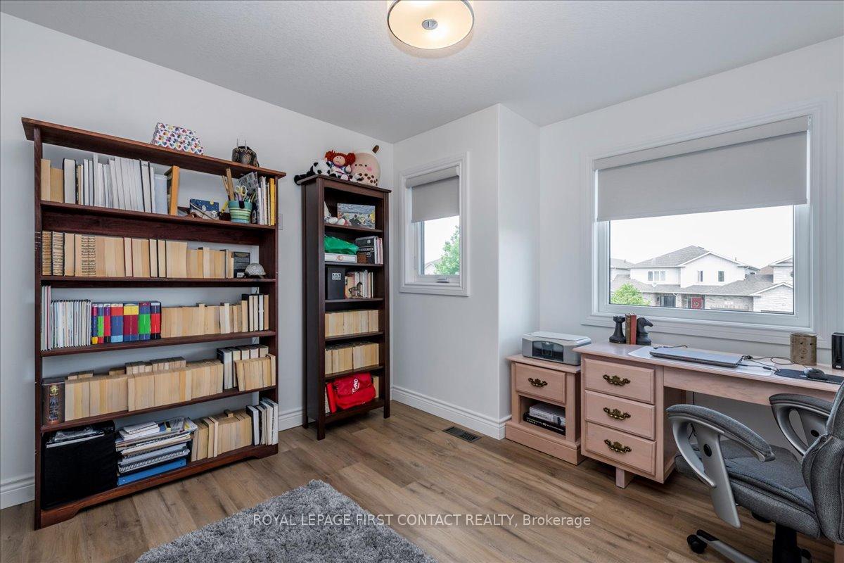 Photo 17 of 182 Banting Crescent, Essa, Angus — HOMEH