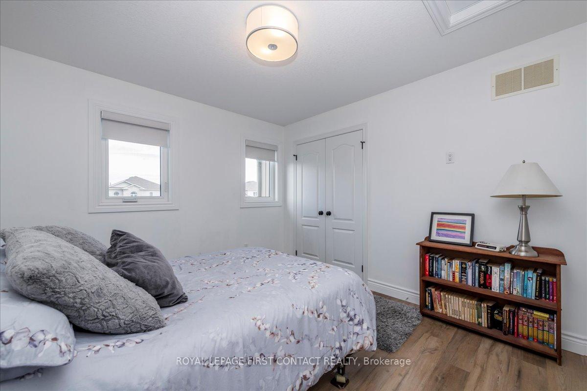 Photo 18 of 182 Banting Crescent, Essa, Angus — HOMEH