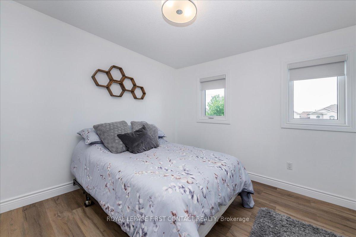 Photo 19 of 182 Banting Crescent, Essa, Angus — HOMEH