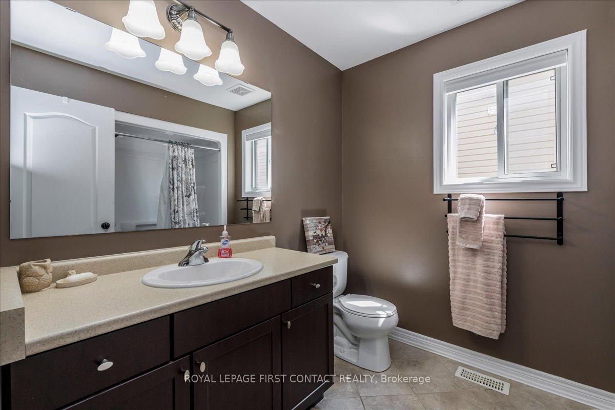 Photo 20 of 182 Banting Crescent, Essa, Angus — HOMEH