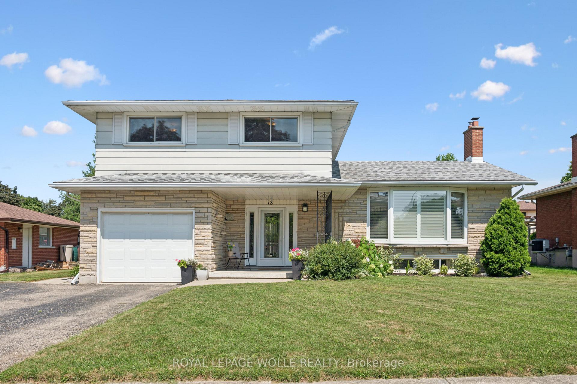 Photo 1 of 18 Strathcona Crescent, Kitchener, Heritage Park - Kitchener — HOMEH