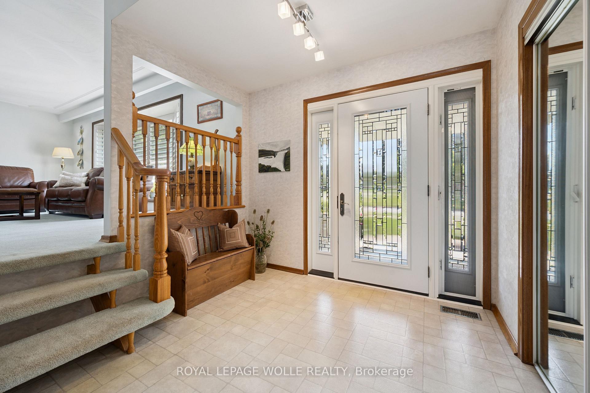 Photo 5 of 18 Strathcona Crescent, Kitchener, Heritage Park - Kitchener — HOMEH