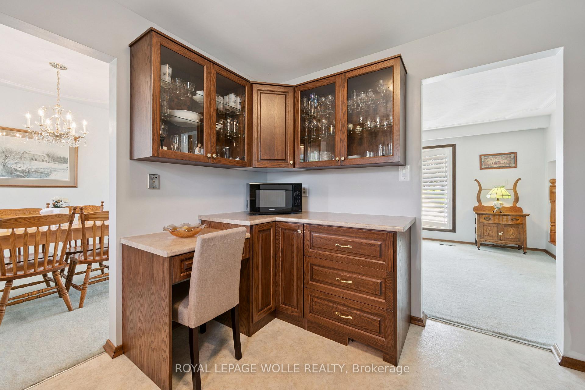 Photo 13 of 18 Strathcona Crescent, Kitchener, Heritage Park - Kitchener — HOMEH