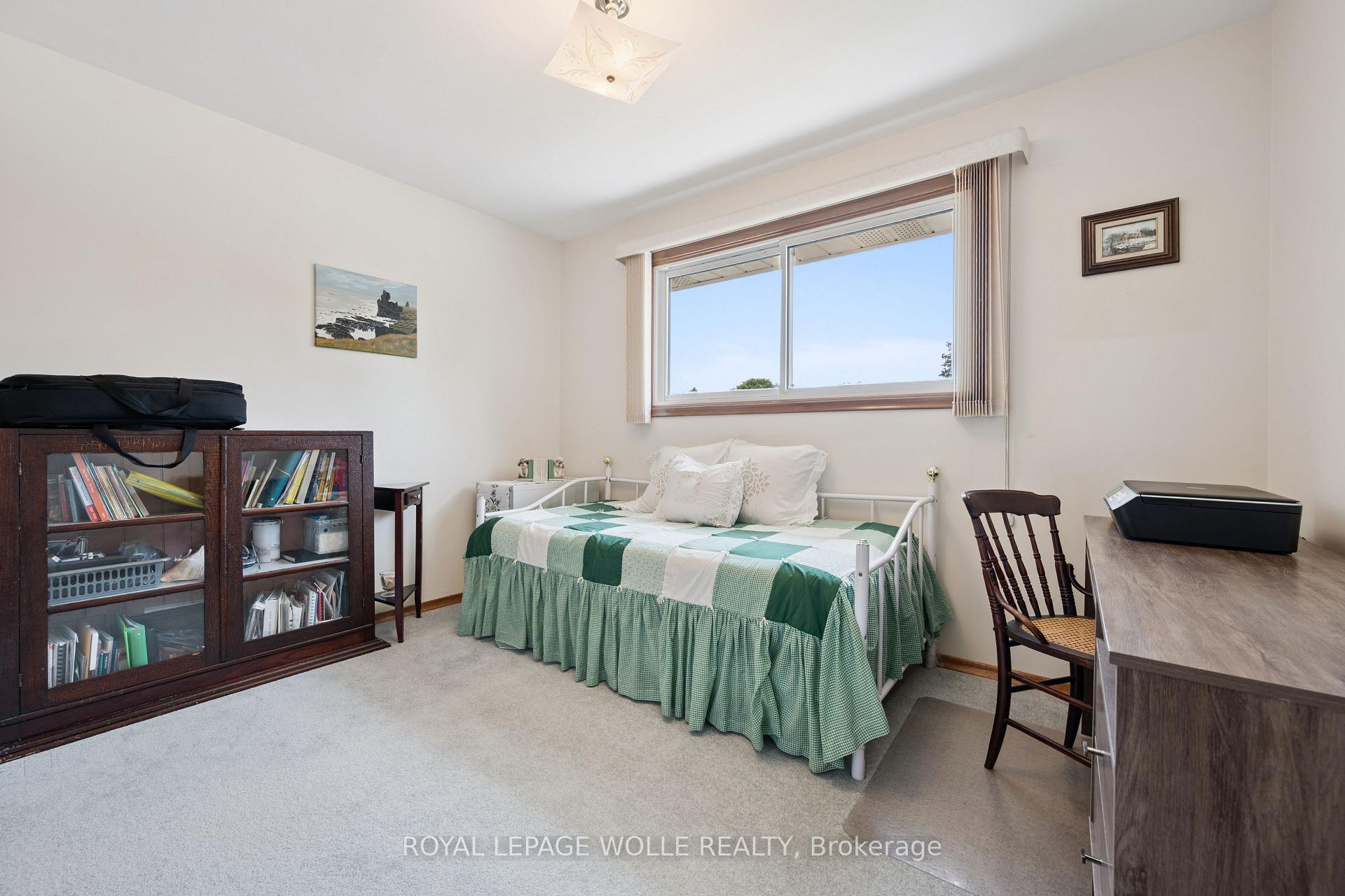 Photo 17 of 18 Strathcona Crescent, Kitchener, Heritage Park - Kitchener — HOMEH
