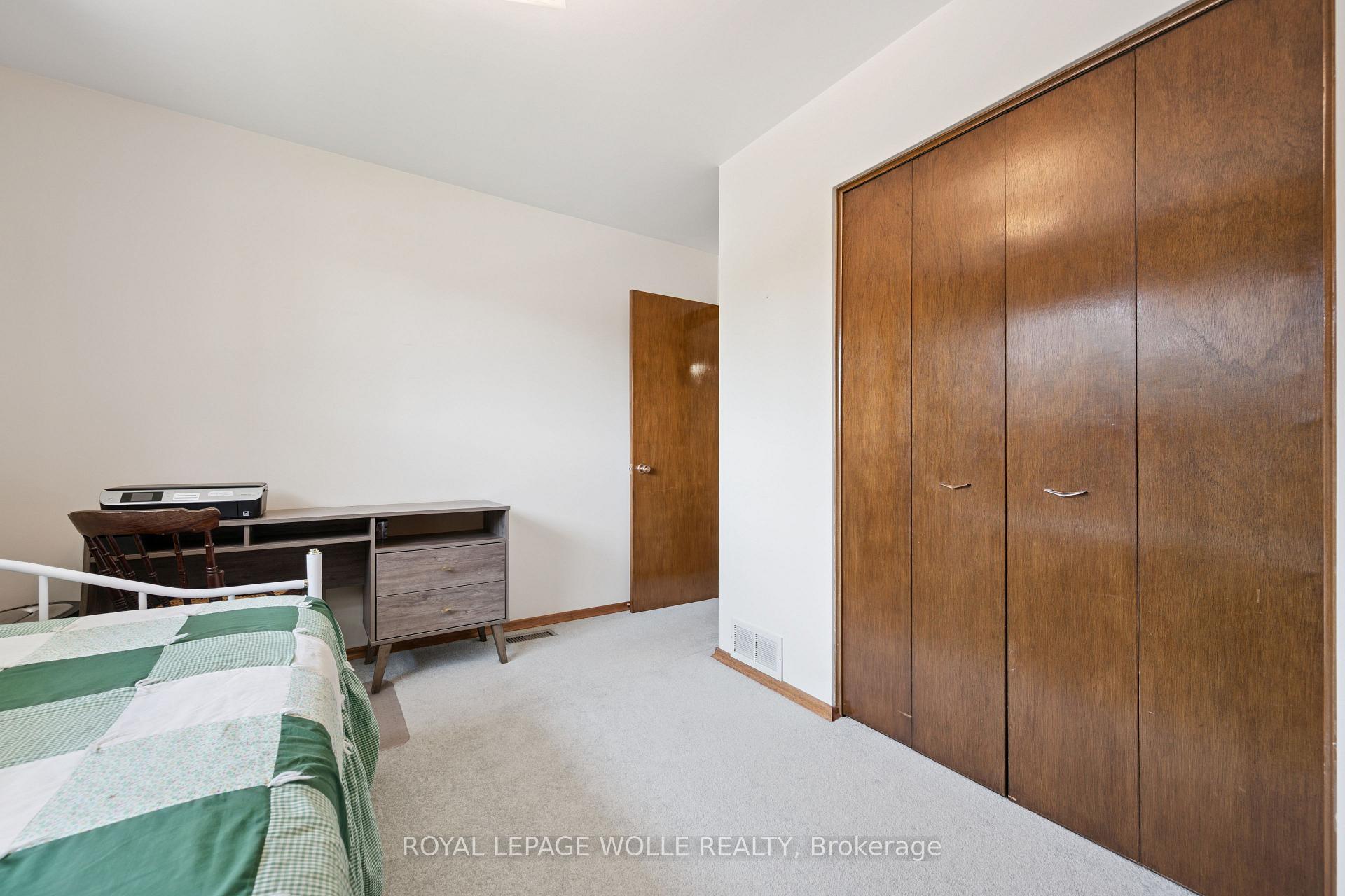 Photo 18 of 18 Strathcona Crescent, Kitchener, Heritage Park - Kitchener — HOMEH