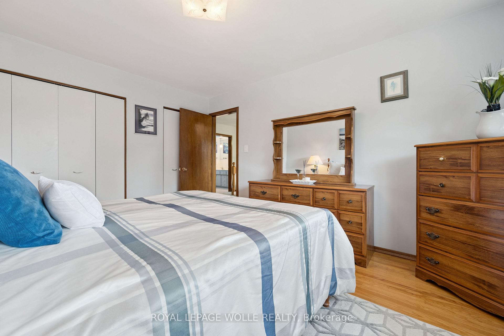 Photo 20 of 18 Strathcona Crescent, Kitchener, Heritage Park - Kitchener — HOMEH