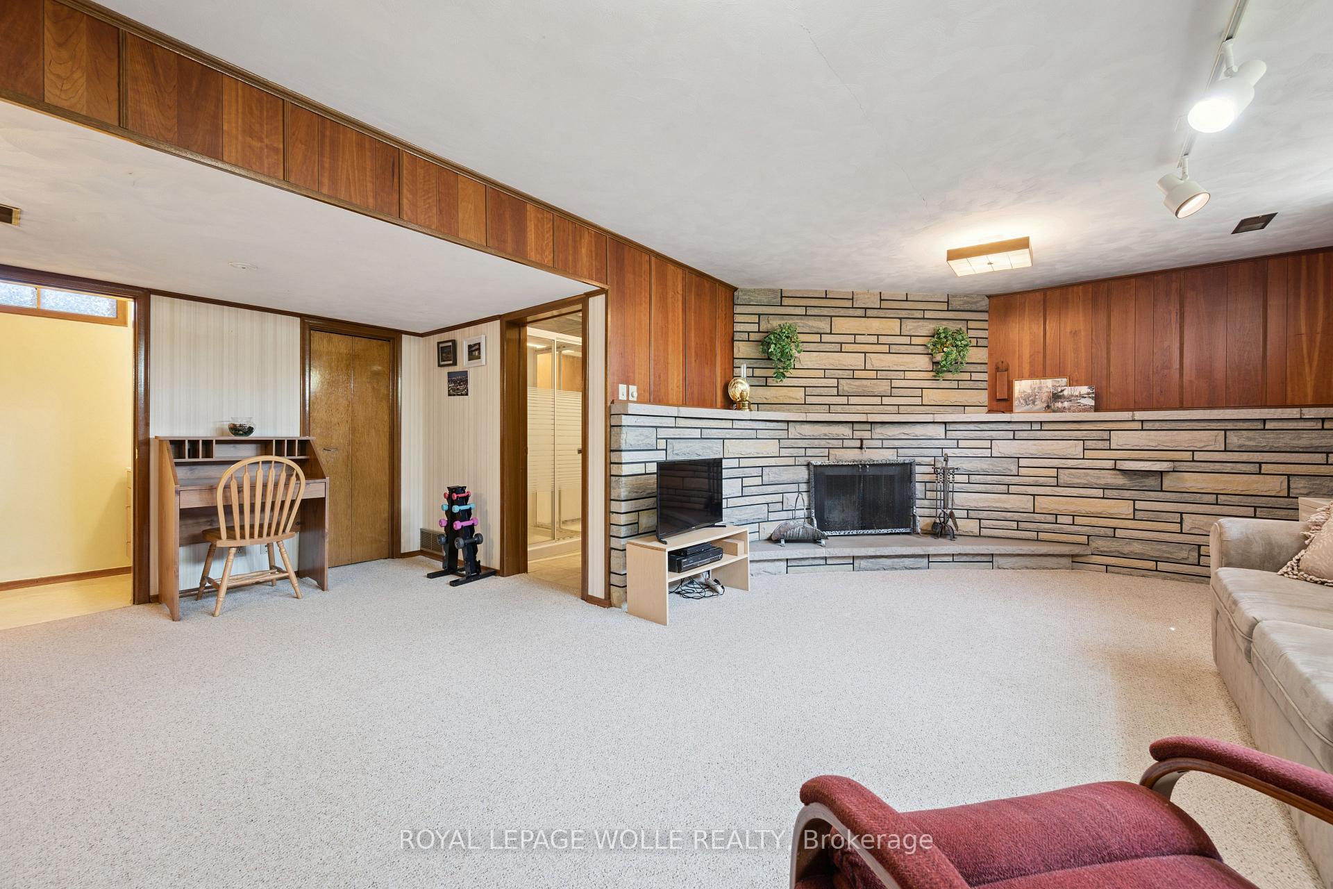 Photo 26 of 18 Strathcona Crescent, Kitchener, Heritage Park - Kitchener — HOMEH
