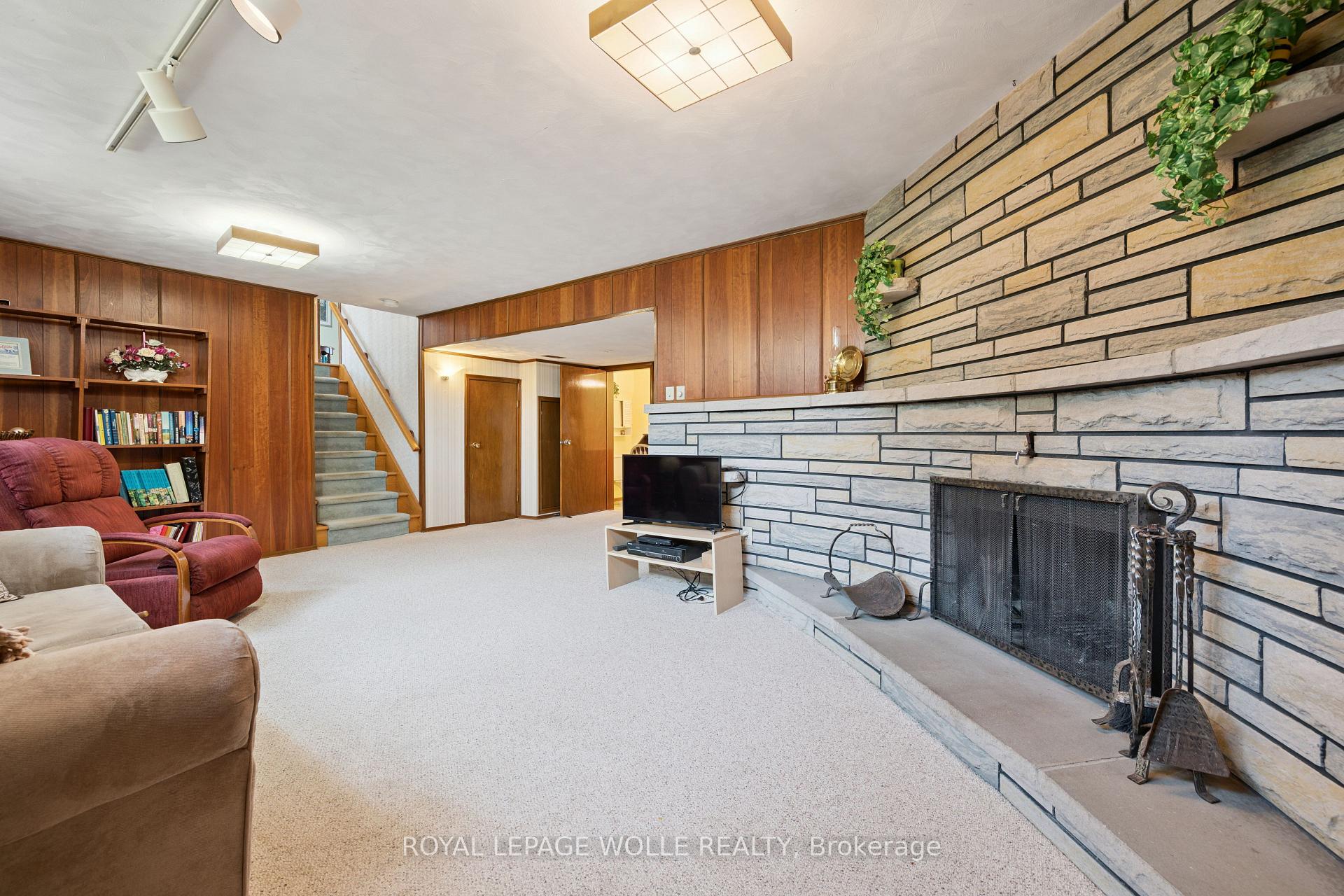 Photo 27 of 18 Strathcona Crescent, Kitchener, Heritage Park - Kitchener — HOMEH
