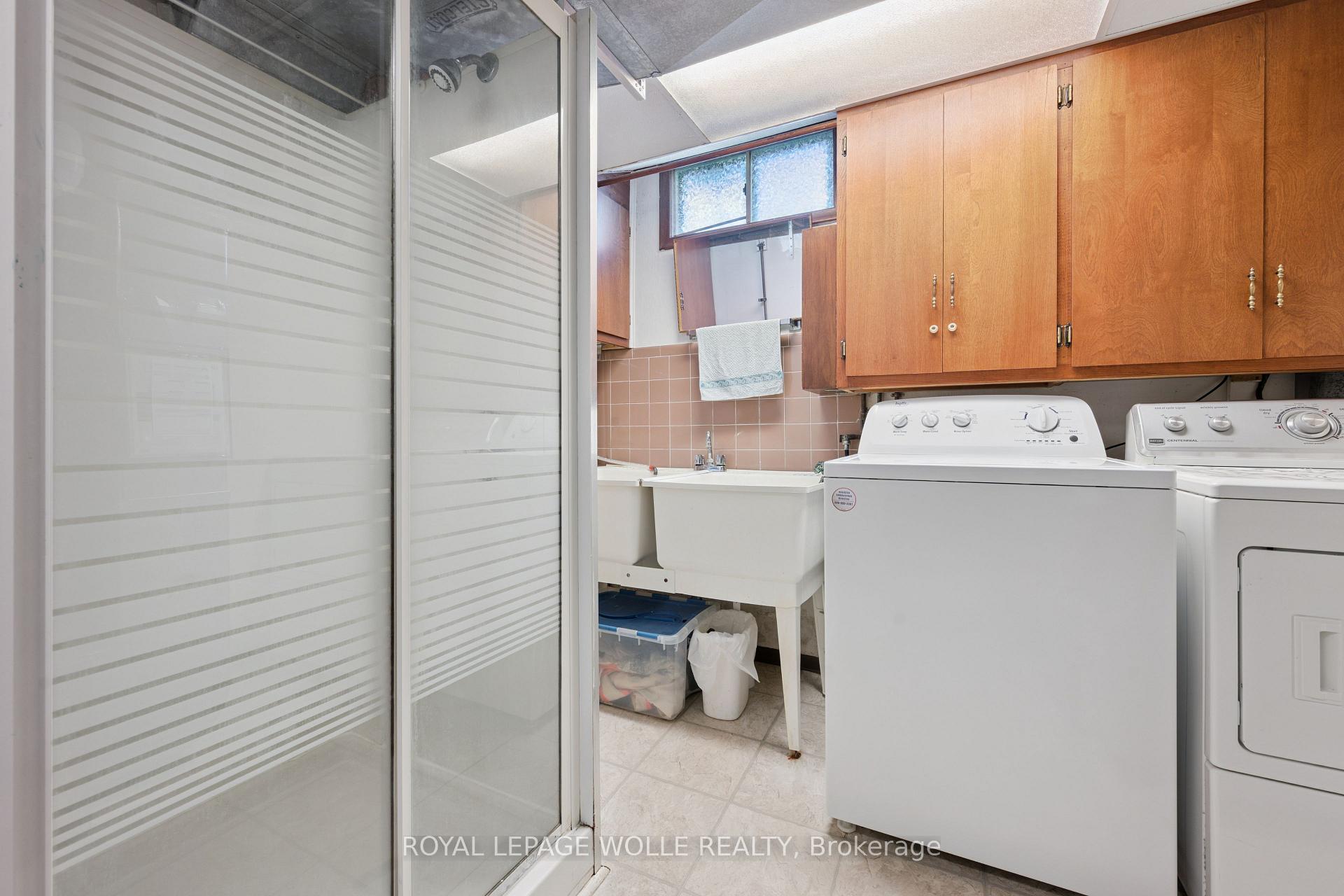 Photo 29 of 18 Strathcona Crescent, Kitchener, Heritage Park - Kitchener — HOMEH