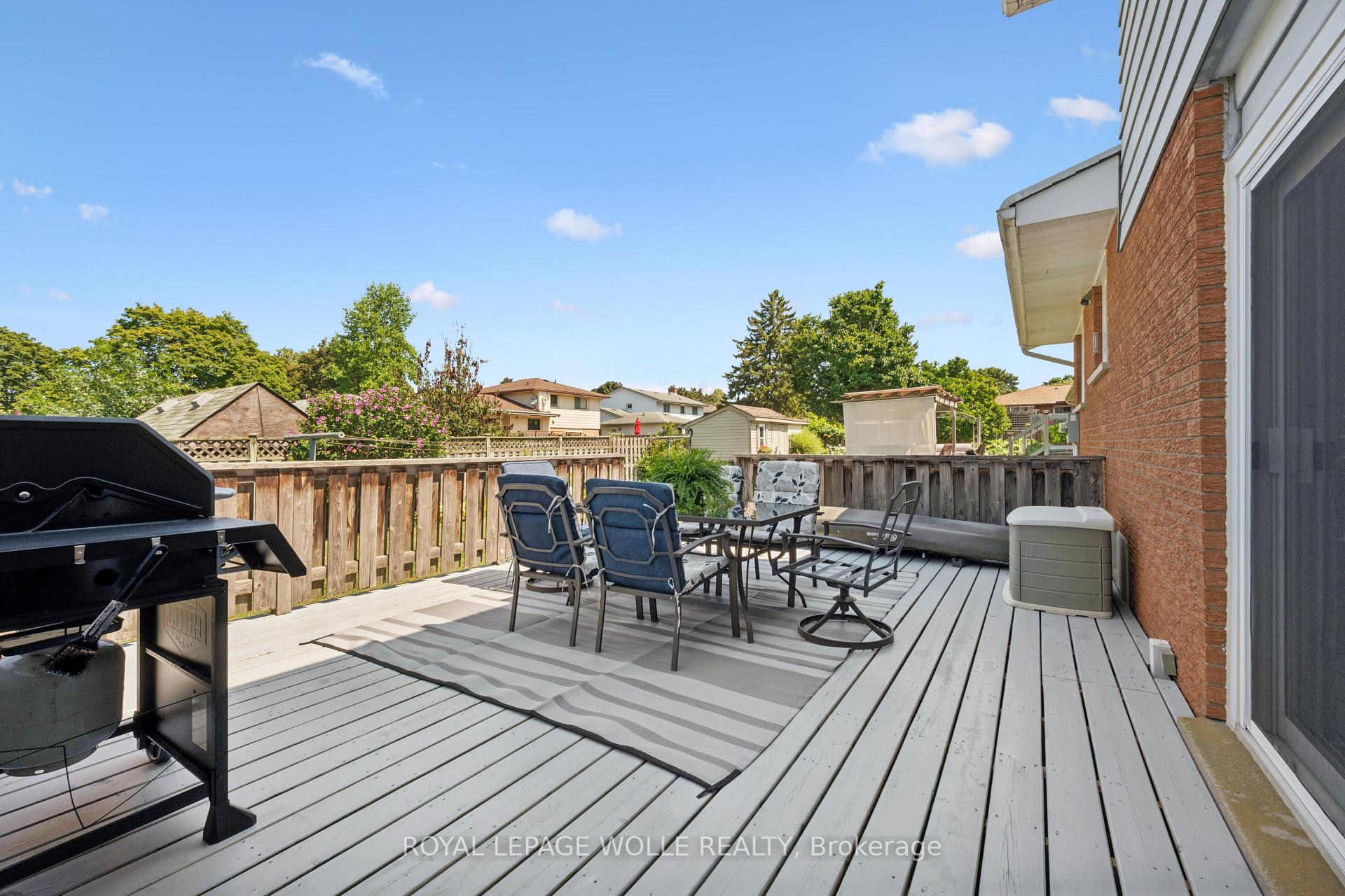 Photo 30 of 18 Strathcona Crescent, Kitchener, Heritage Park - Kitchener — HOMEH
