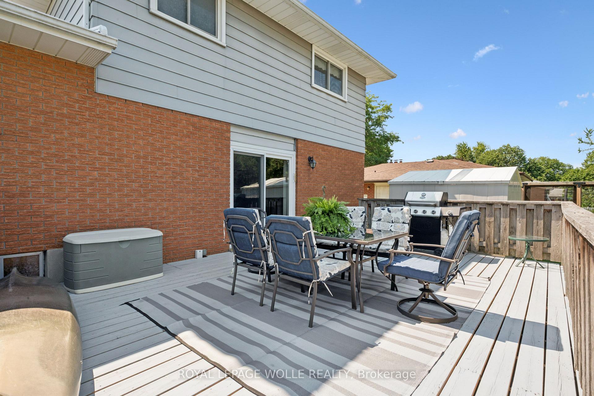Photo 31 of 18 Strathcona Crescent, Kitchener, Heritage Park - Kitchener — HOMEH