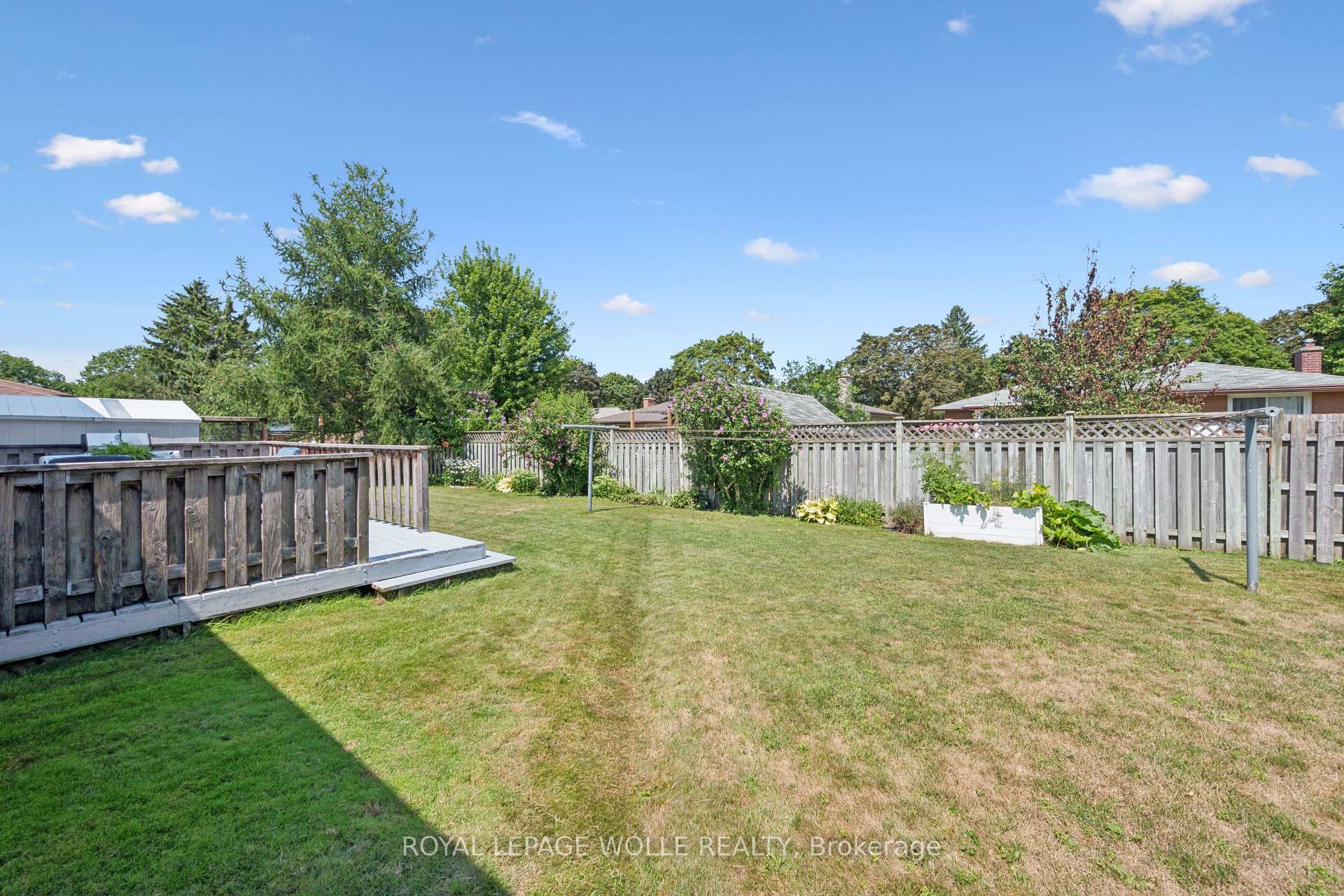 Photo 32 of 18 Strathcona Crescent, Kitchener, Heritage Park - Kitchener — HOMEH