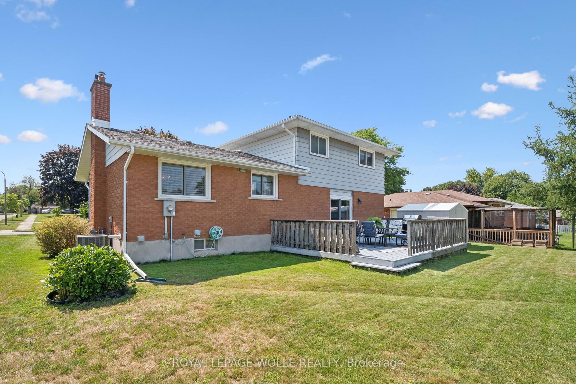 Photo 33 of 18 Strathcona Crescent, Kitchener, Heritage Park - Kitchener — HOMEH