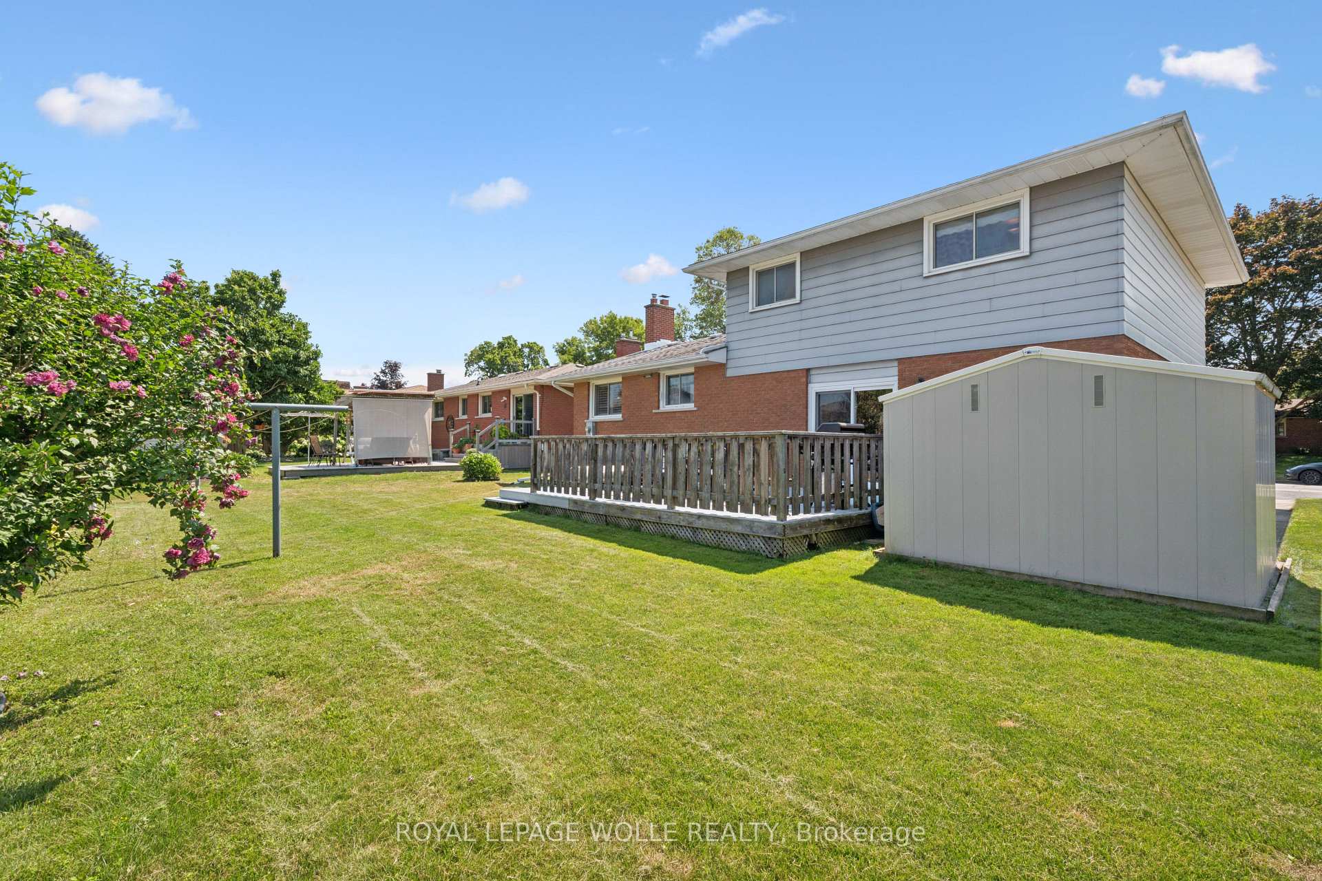 Photo 35 of 18 Strathcona Crescent, Kitchener, Heritage Park - Kitchener — HOMEH
