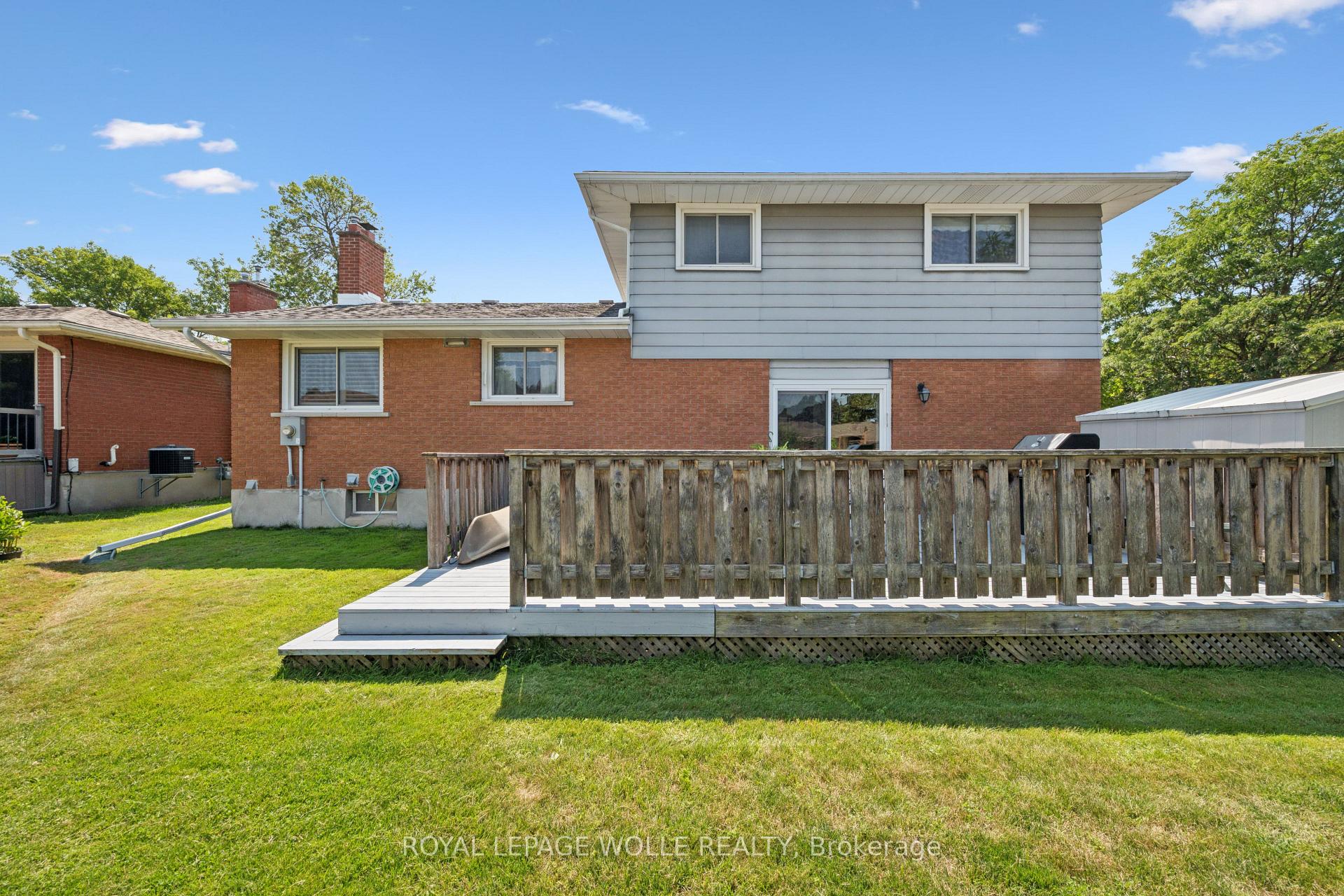 Photo 36 of 18 Strathcona Crescent, Kitchener, Heritage Park - Kitchener — HOMEH