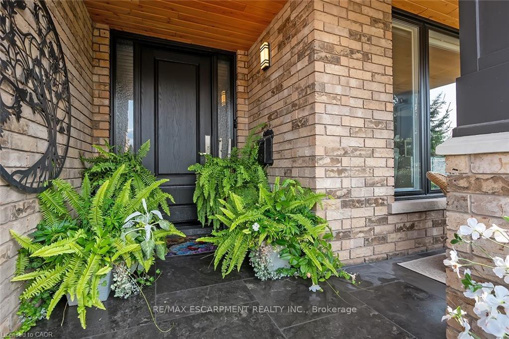Photo 4 of 4252 Sarazen Drive, Burlington, Rose — HOMEH