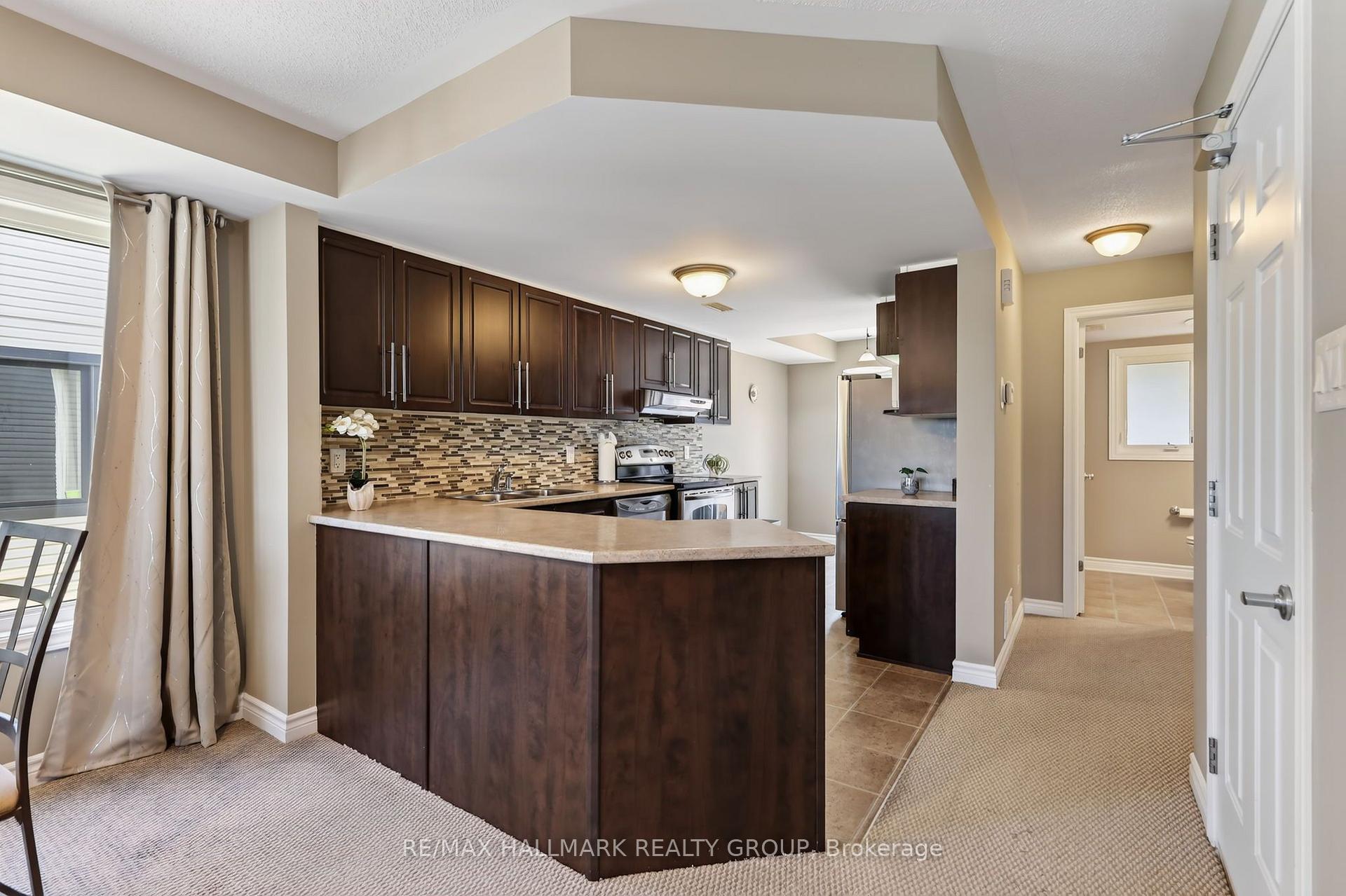 Photo 8 of 62 Argent Private, Ottawa, Kanata - Morgan's Grant/South March — HOMEH
