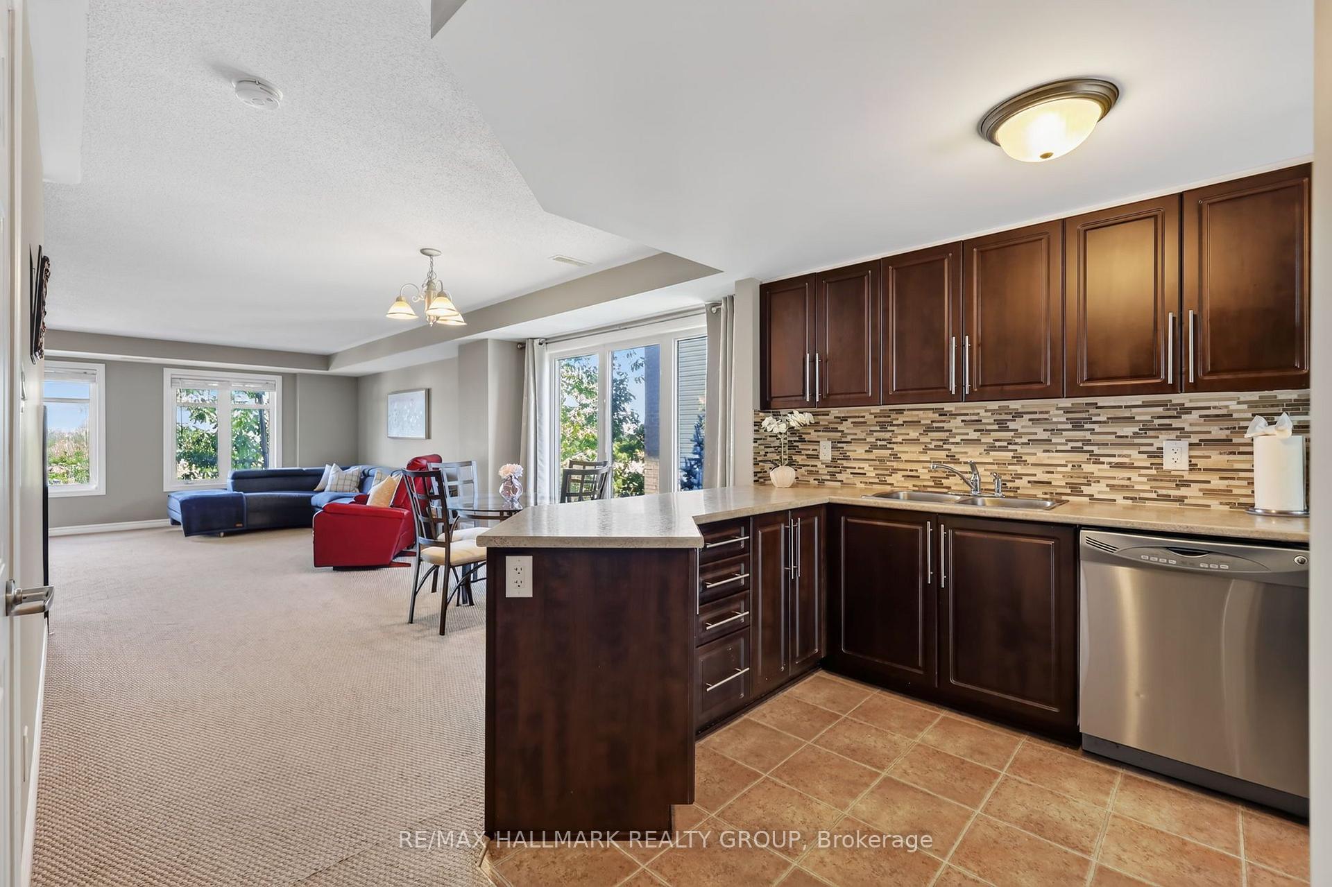 Photo 6 of 62 Argent Private, Ottawa, Kanata - Morgan's Grant/South March — HOMEH