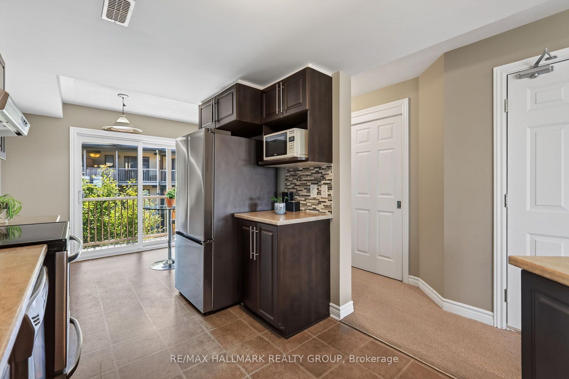 Photo 11 of 62 Argent Private, Ottawa, Kanata - Morgan's Grant/South March — HOMEH