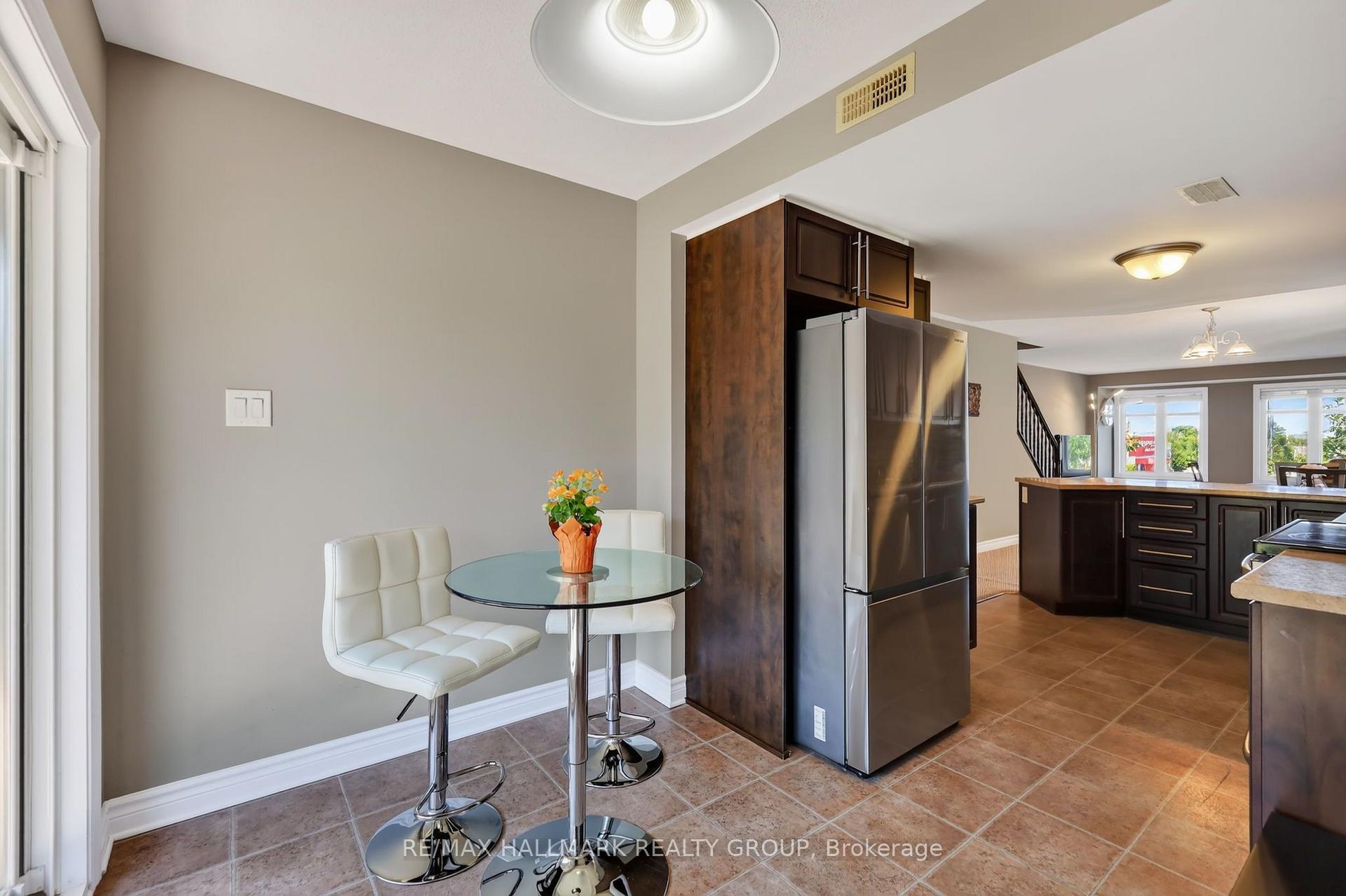 Photo 12 of 62 Argent Private, Ottawa, Kanata - Morgan's Grant/South March — HOMEH