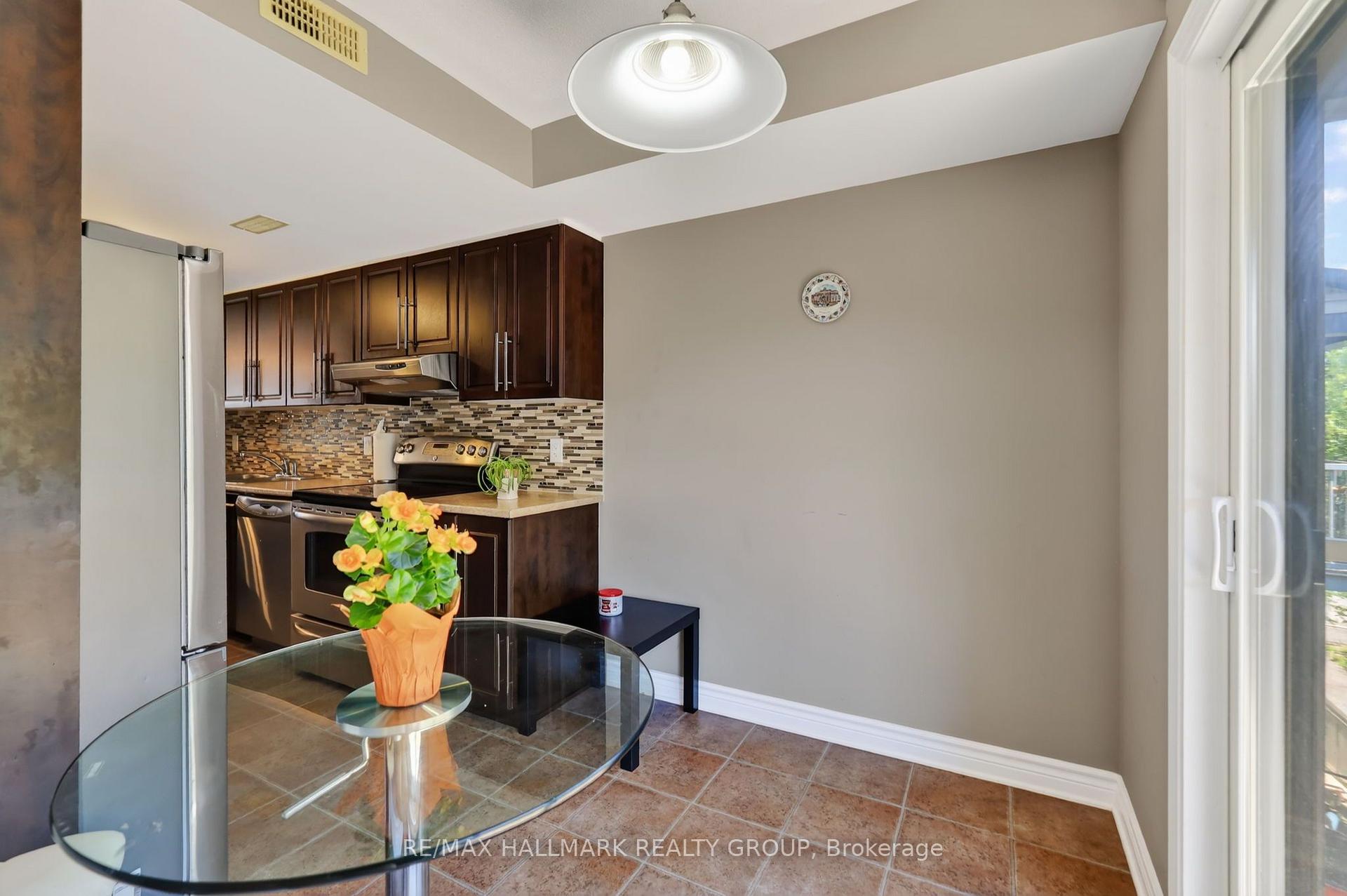 Photo 14 of 62 Argent Private, Ottawa, Kanata - Morgan's Grant/South March — HOMEH
