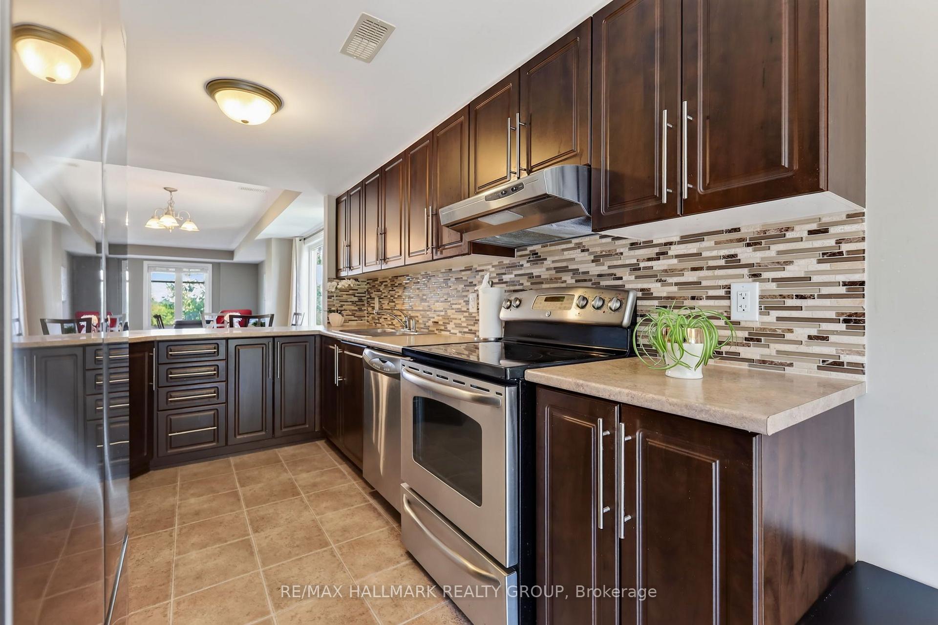 Photo 15 of 62 Argent Private, Ottawa, Kanata - Morgan's Grant/South March — HOMEH
