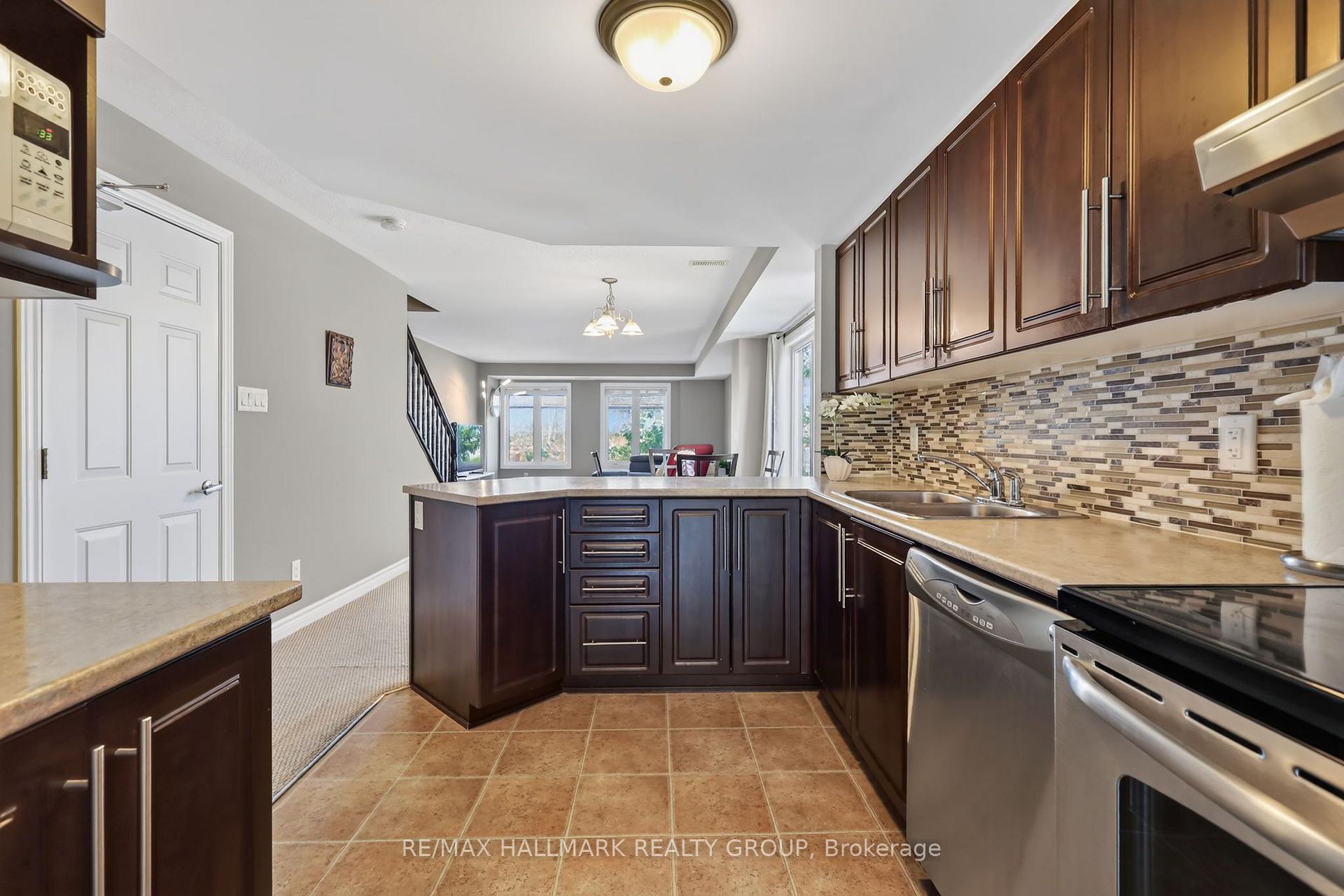 Photo 16 of 62 Argent Private, Ottawa, Kanata - Morgan's Grant/South March — HOMEH
