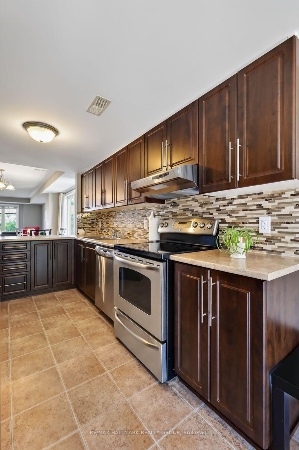 Photo 19 of 62 Argent Private, Ottawa, Kanata - Morgan's Grant/South March — HOMEH