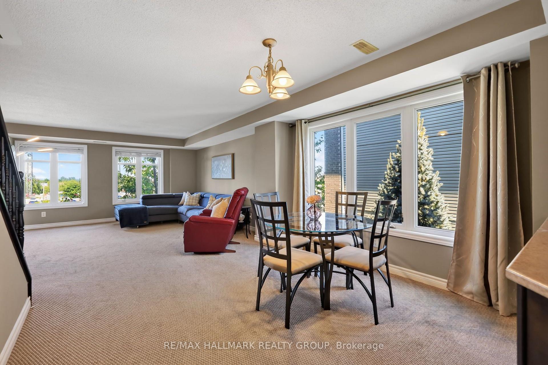 Photo 18 of 62 Argent Private, Ottawa, Kanata - Morgan's Grant/South March — HOMEH