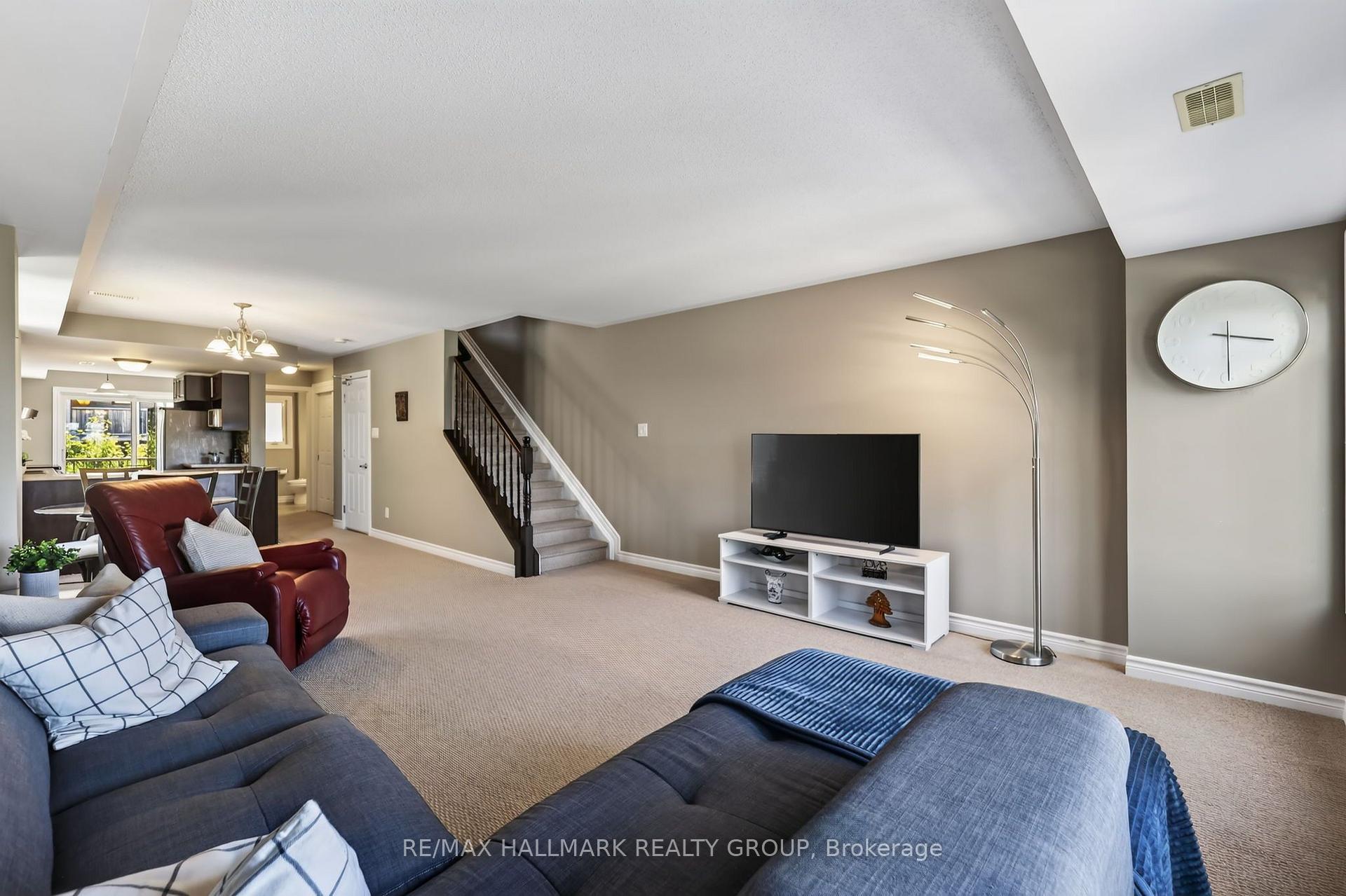 Photo 23 of 62 Argent Private, Ottawa, Kanata - Morgan's Grant/South March — HOMEH