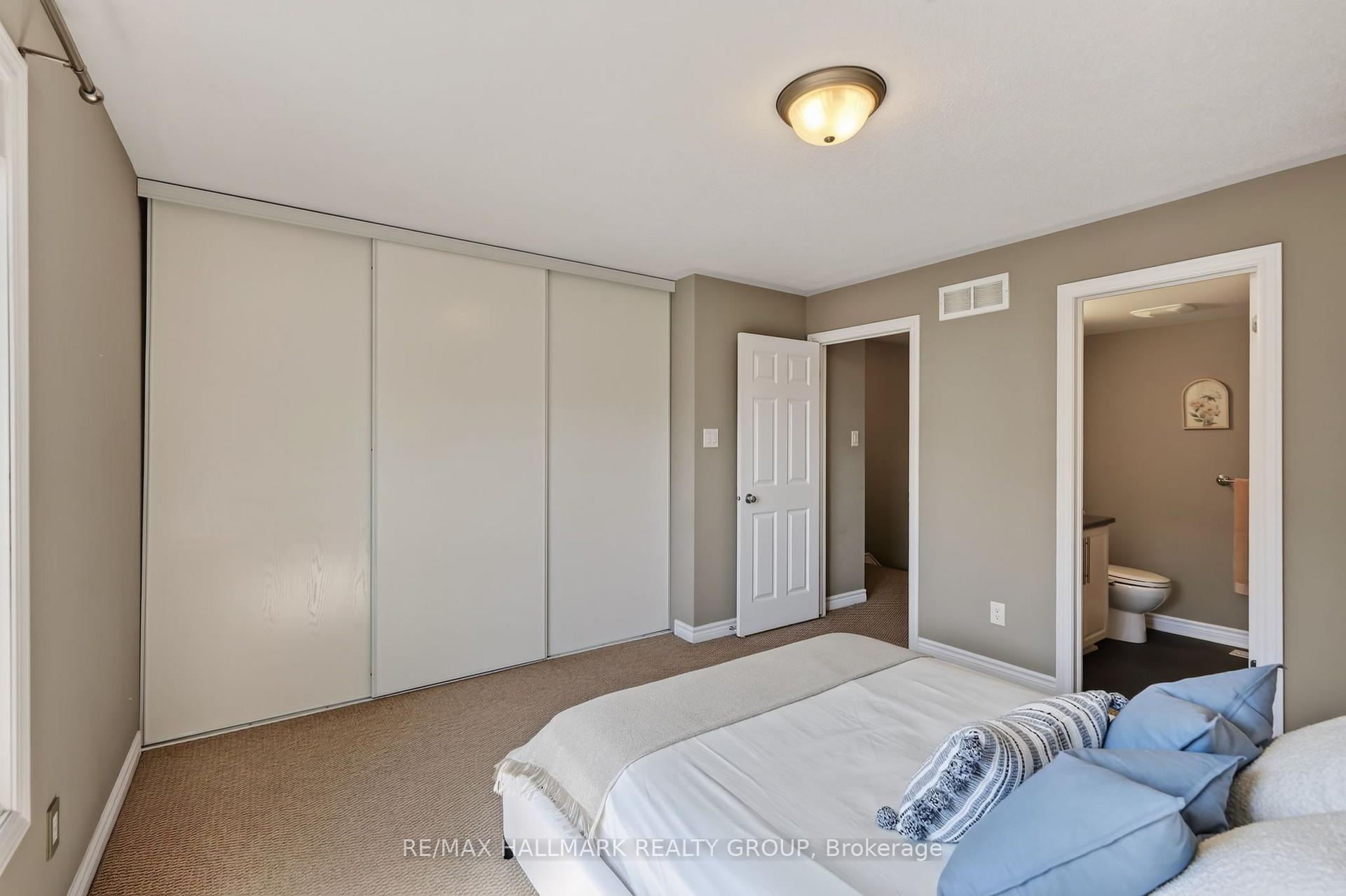 Photo 40 of 62 Argent Private, Ottawa, Kanata - Morgan's Grant/South March — HOMEH