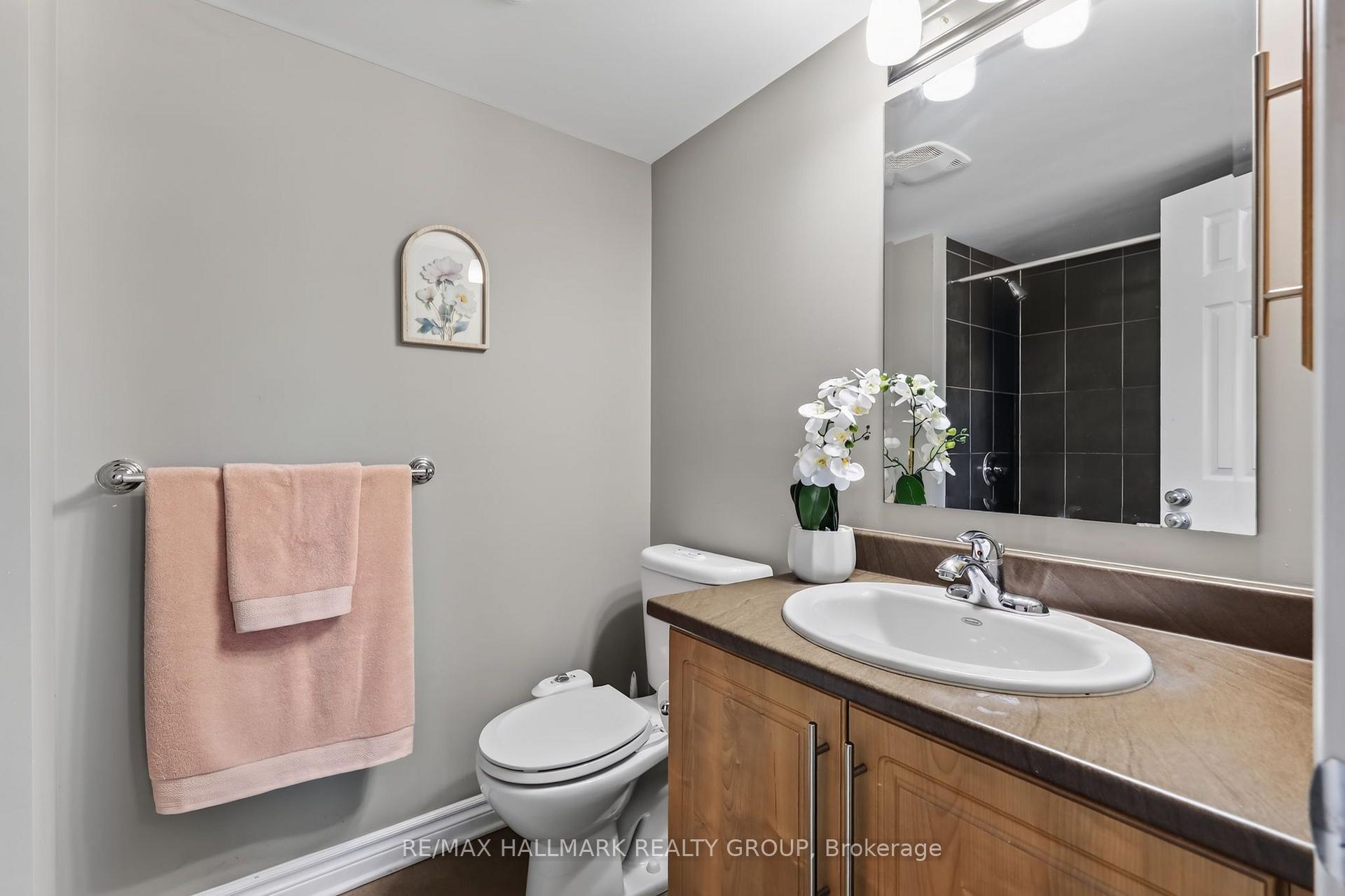 Photo 33 of 62 Argent Private, Ottawa, Kanata - Morgan's Grant/South March — HOMEH
