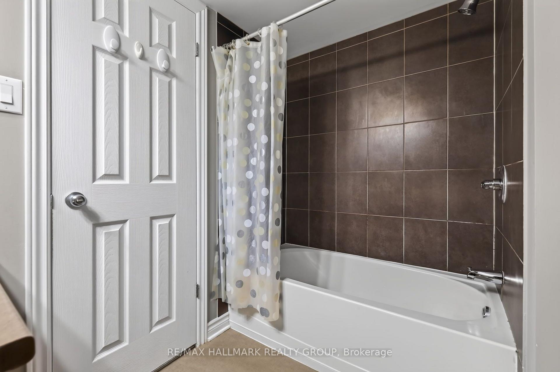 Photo 35 of 62 Argent Private, Ottawa, Kanata - Morgan's Grant/South March — HOMEH