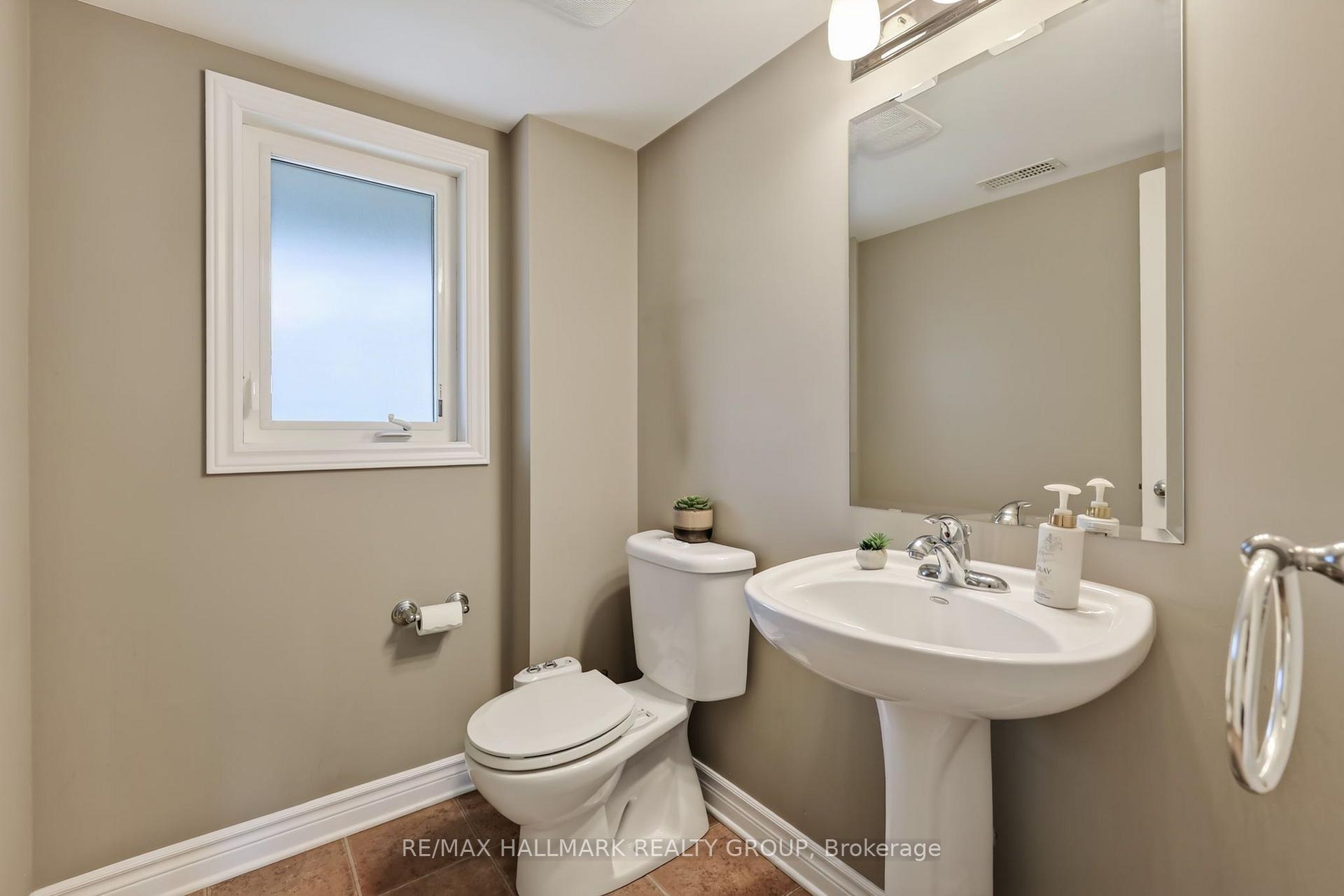 Photo 36 of 62 Argent Private, Ottawa, Kanata - Morgan's Grant/South March — HOMEH