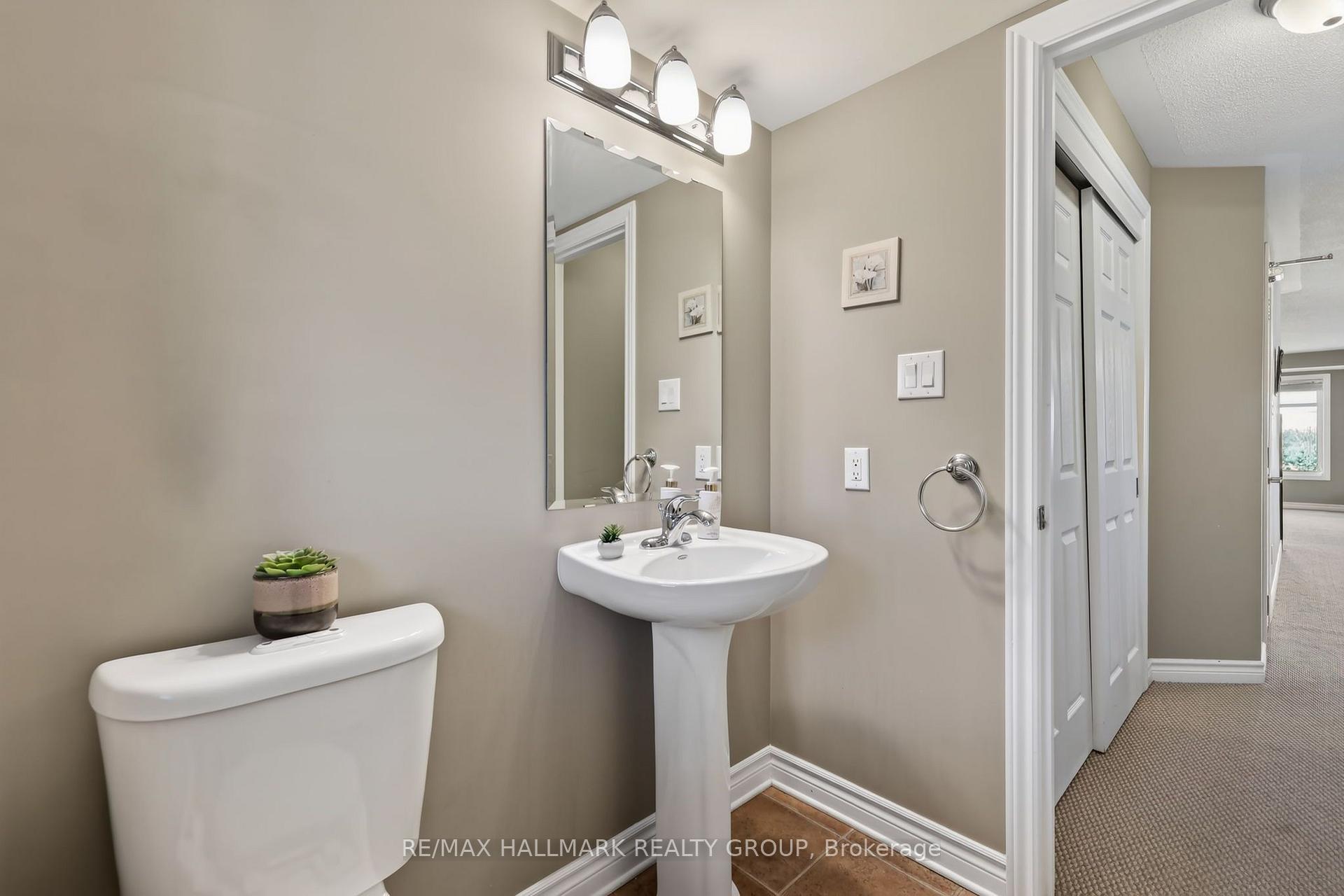 Photo 38 of 62 Argent Private, Ottawa, Kanata - Morgan's Grant/South March — HOMEH