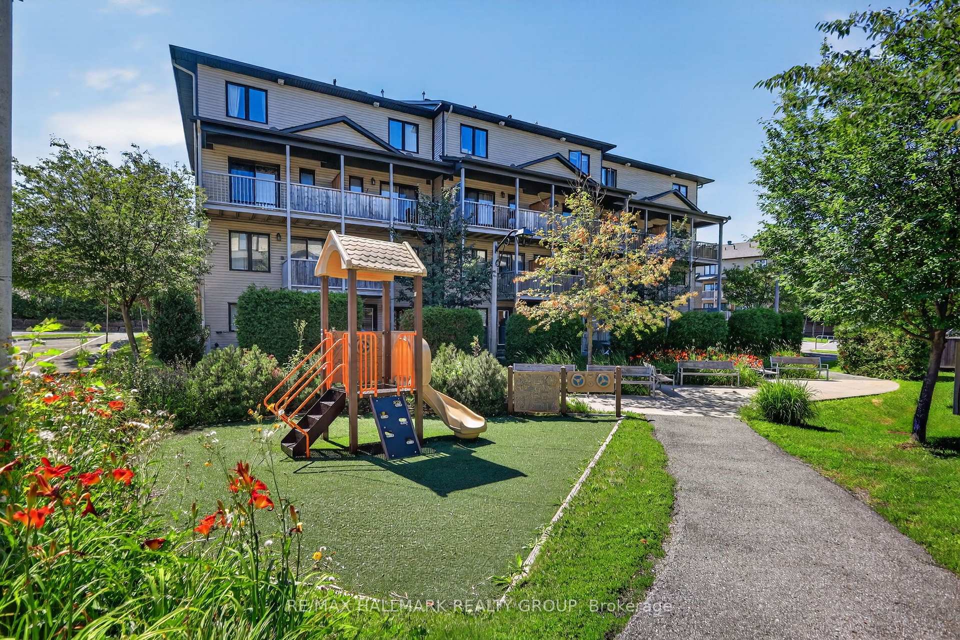 Photo 45 of 62 Argent Private, Ottawa, Kanata - Morgan's Grant/South March — HOMEH
