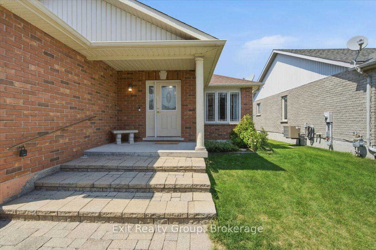 Photo 3 of 55 Gavey Street, Belleville, Thurlow Ward — HOMEH