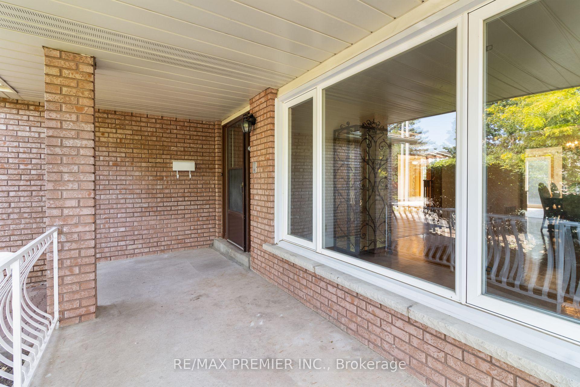 Photo 2 of 28 Marevan Place, Vaughan, East Woodbridge — HOMEH