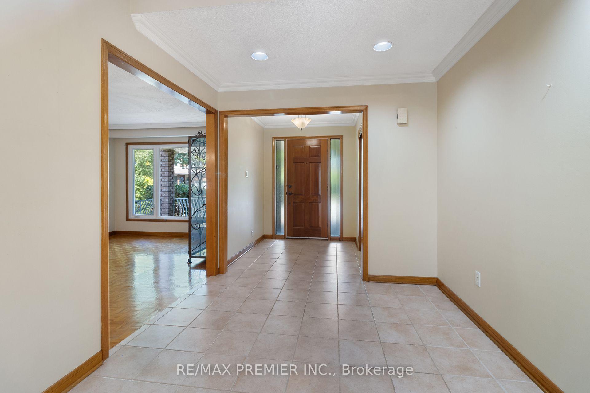 Photo 6 of 28 Marevan Place, Vaughan, East Woodbridge — HOMEH