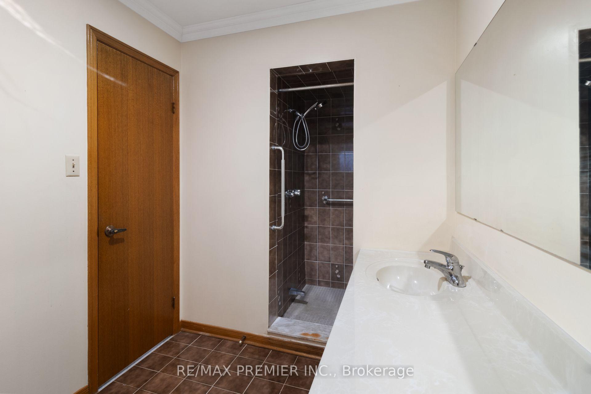 Photo 8 of 28 Marevan Place, Vaughan, East Woodbridge — HOMEH