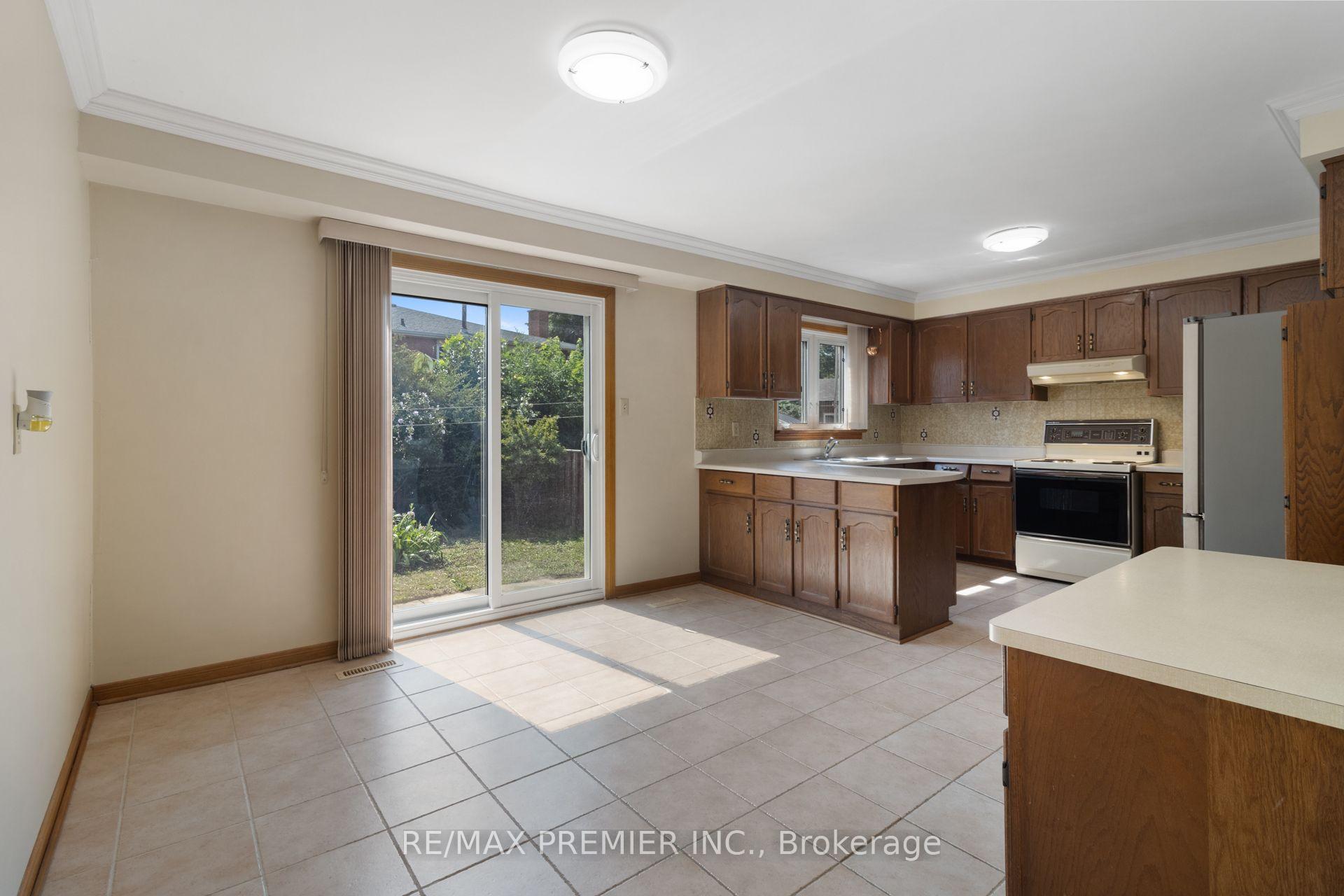 Photo 10 of 28 Marevan Place, Vaughan, East Woodbridge — HOMEH