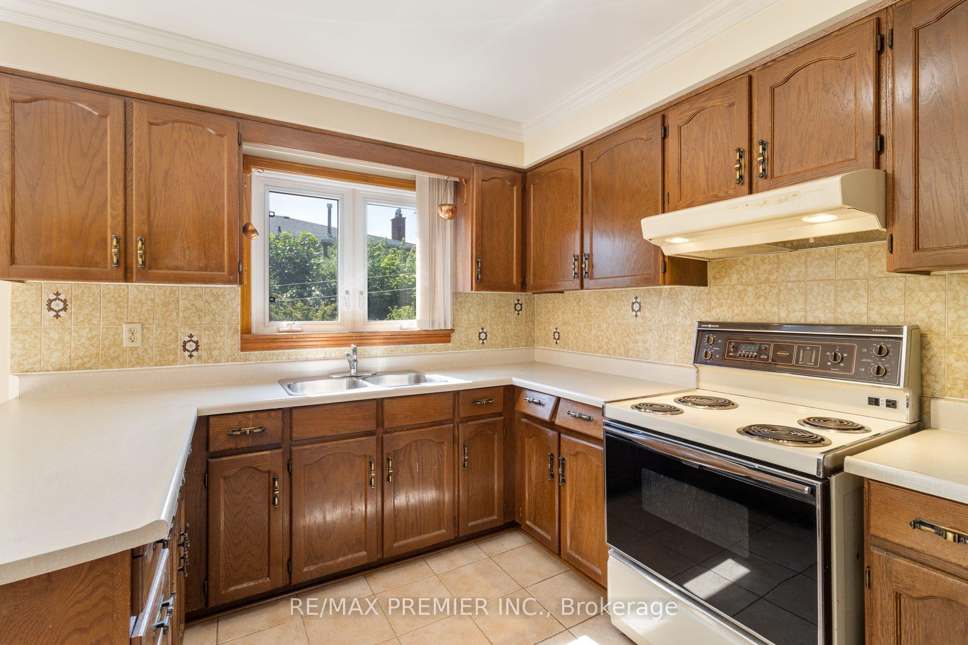 Photo 12 of 28 Marevan Place, Vaughan, East Woodbridge — HOMEH