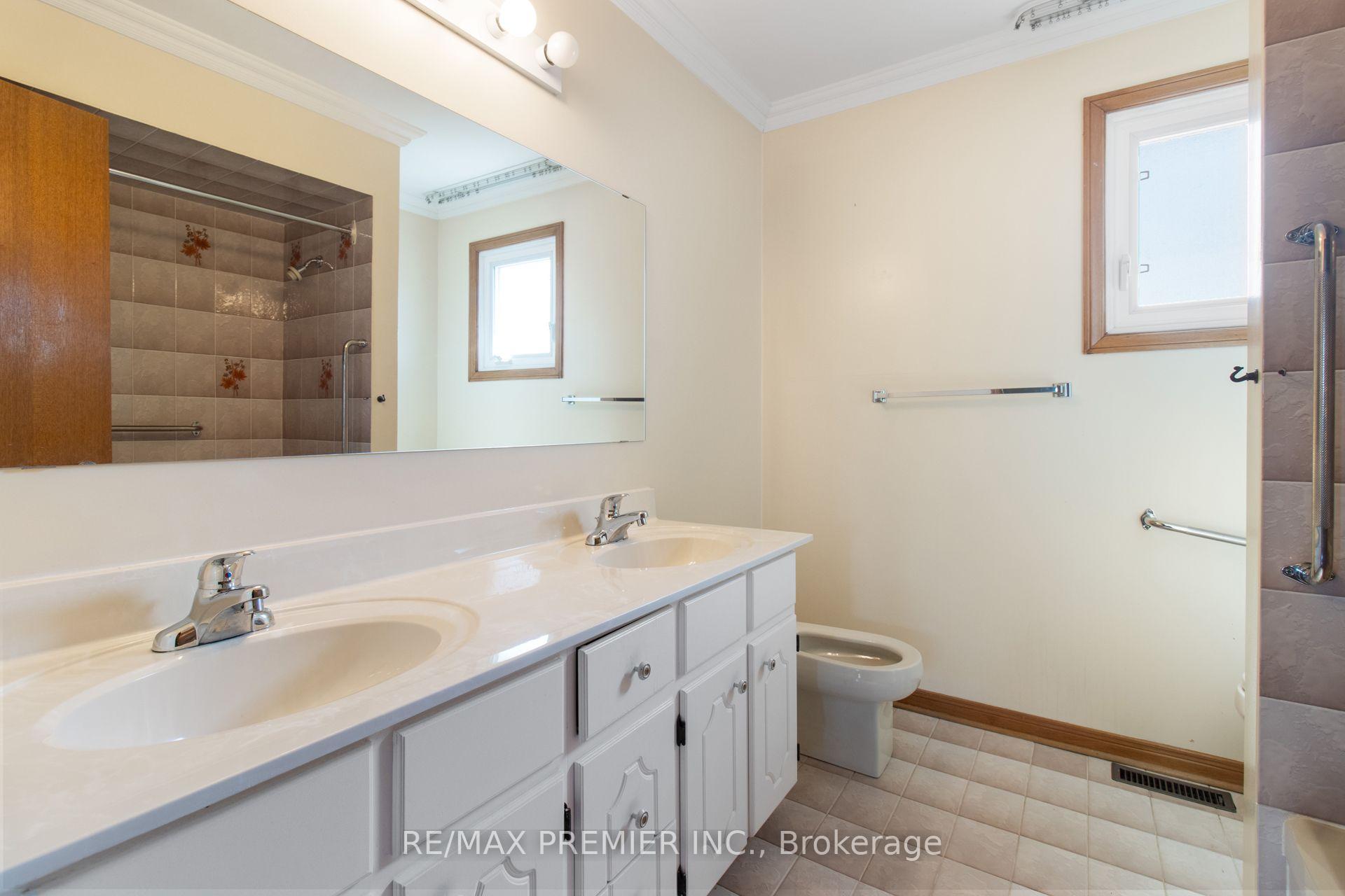 Photo 24 of 28 Marevan Place, Vaughan, East Woodbridge — HOMEH