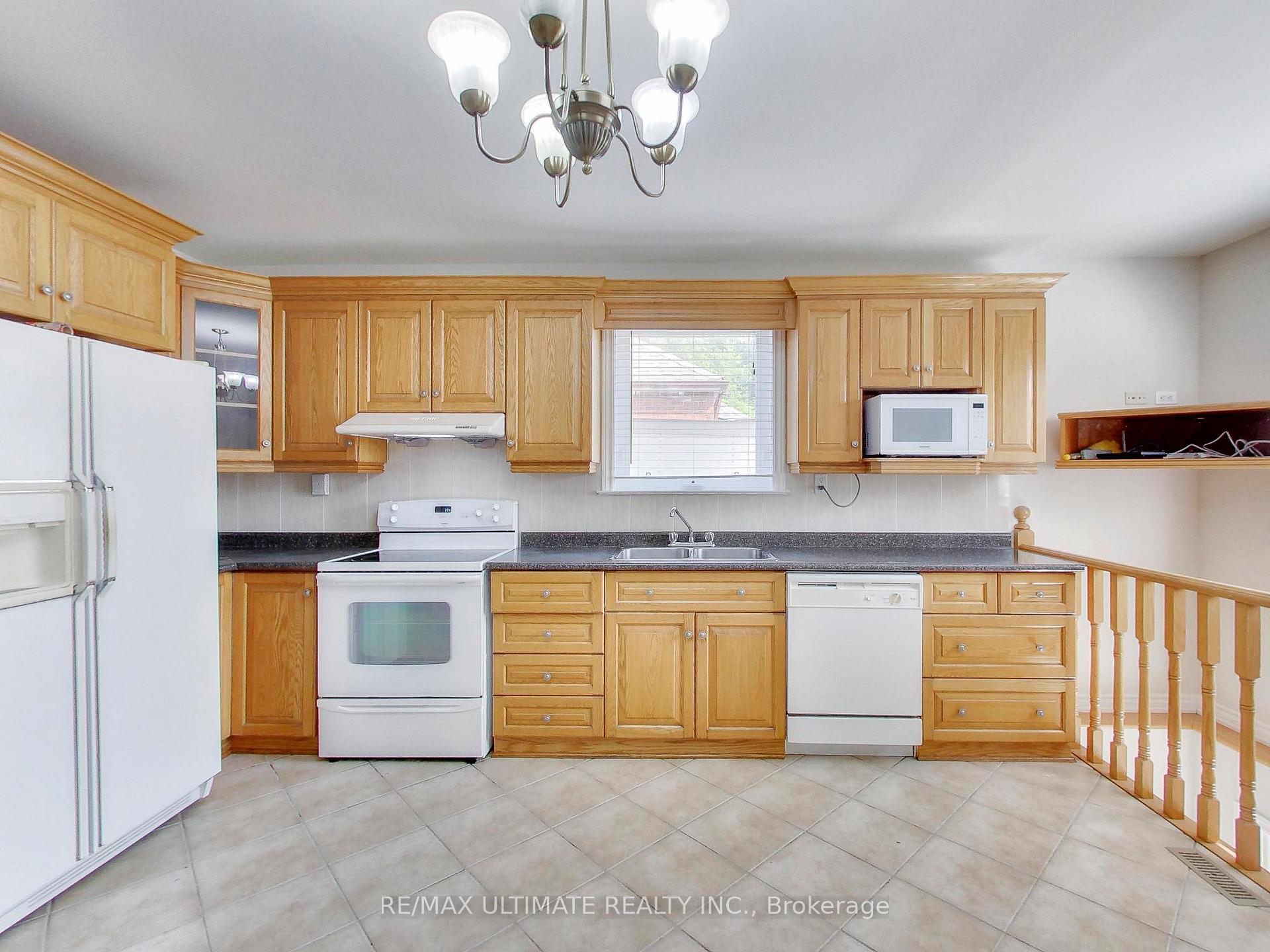 Photo 13 of Unit Upper, 19 Glenora Avenue, Toronto, Oakwood Village — HOMEH