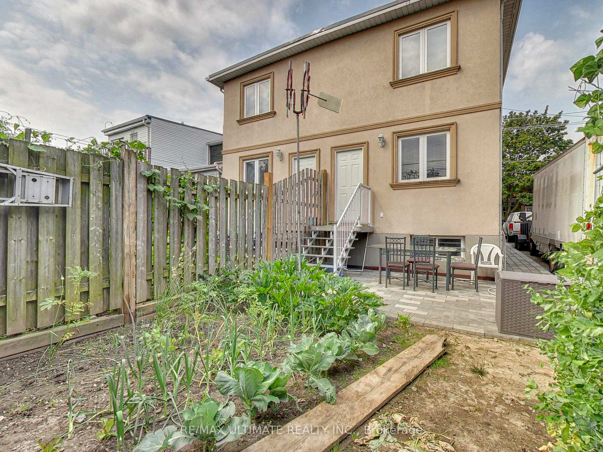Photo 29 of Unit Upper, 19 Glenora Avenue, Toronto, Oakwood Village — HOMEH